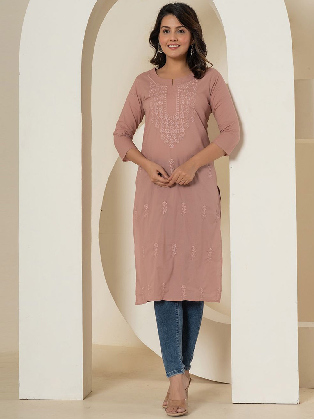 Yufta Floral Embroidered Notched Round Neck Chikankari Pure Cotton Straight Kurta, Purple
Yufta Floral Embroidered Notched Round Neck Chikankari Pure Cotton Straight Kurta, Purple