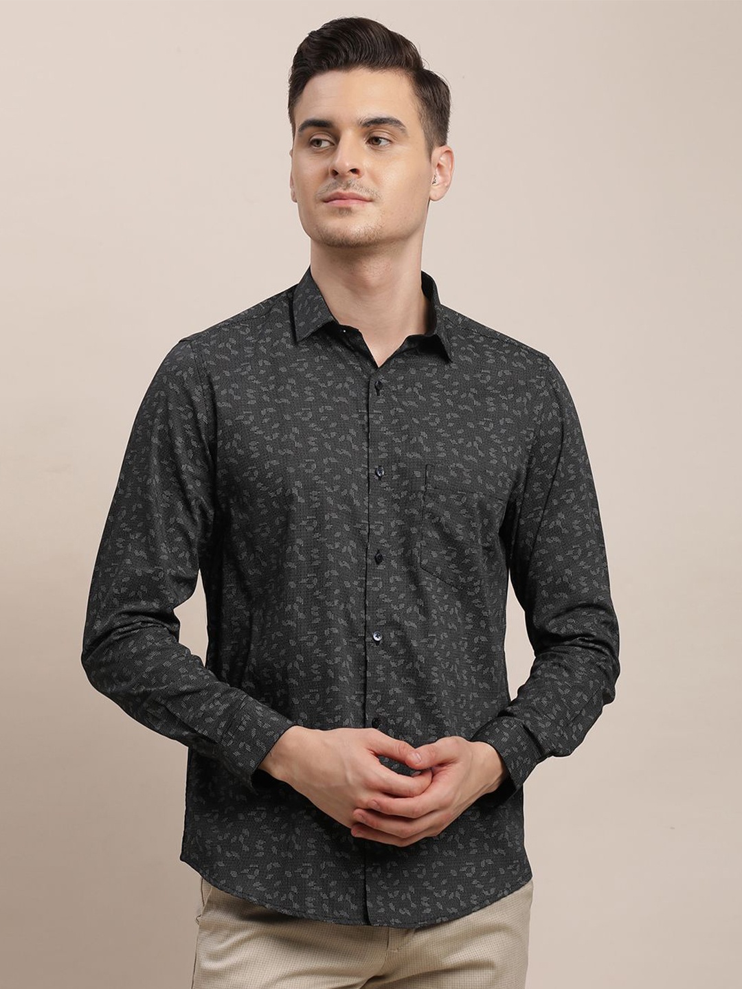 Turtle Men Standard Spread Collar Micro Ditsy Printed Cotton Slim Fit Formal Shirt, Black
Turtle Men Standard Spread Collar Micro Ditsy Printed Cotton Slim Fit Formal Shirt, Black