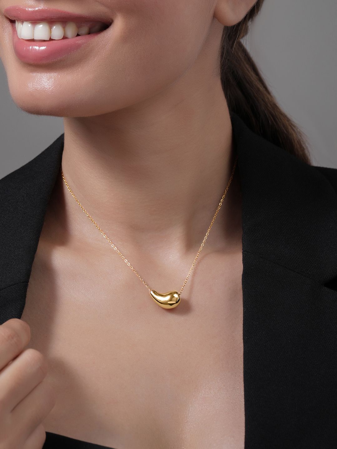 Rubans 18K Gold Plated Stainless Steel Tarnish-Free Waterproof Demi-Fine Pendant Necklace
Rubans 18K Gold Plated Stainless Steel Tarnish-Free Waterproof Demi-Fine Pendant Necklace