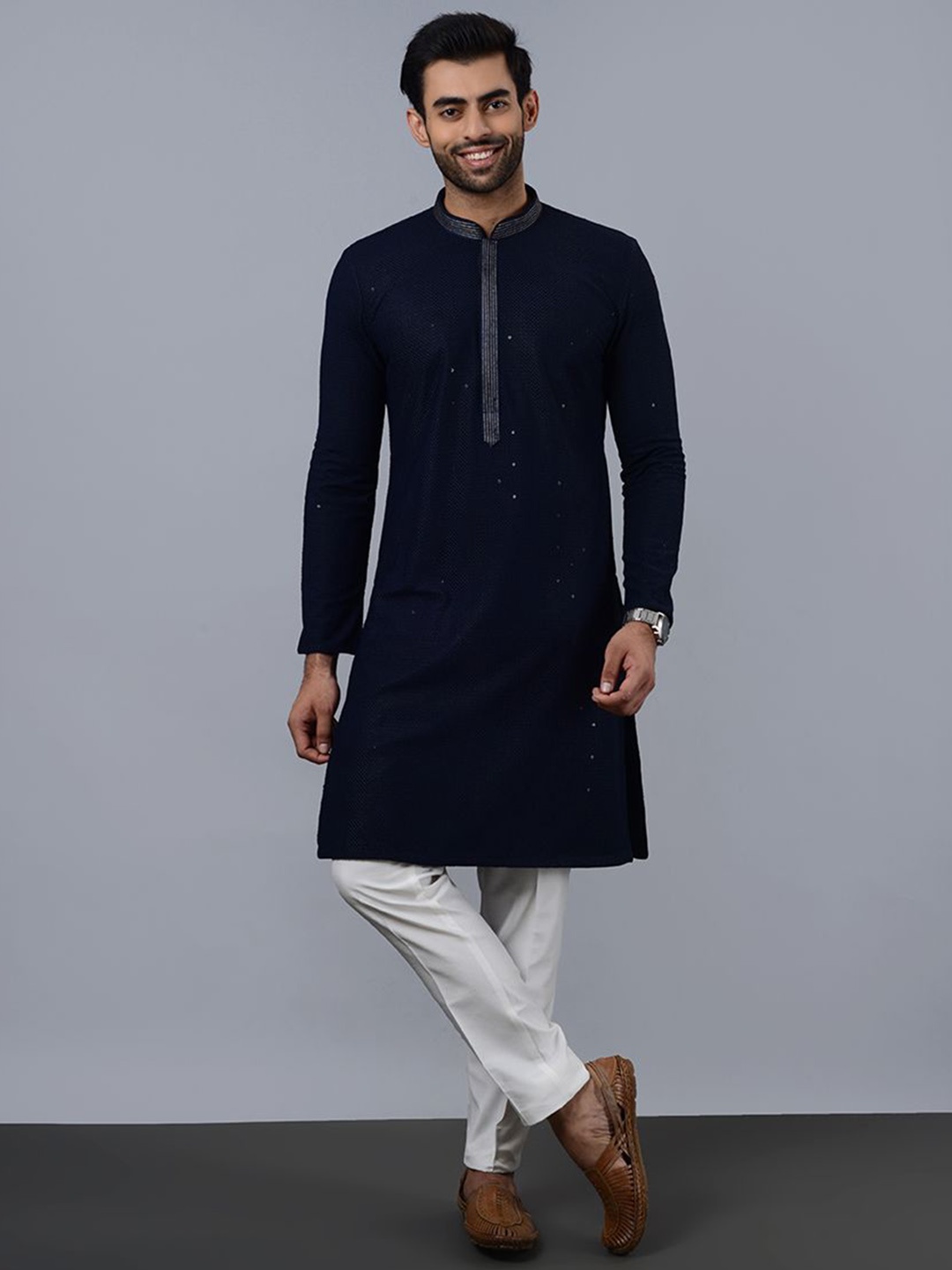 azania Geometric Embroidered Sequinned Mandarin Collar Straight Kurta with Pyjamas, Navy blue
azania Geometric Embroidered Sequinned Mandarin Collar Straight Kurta with Pyjamas, Navy blue