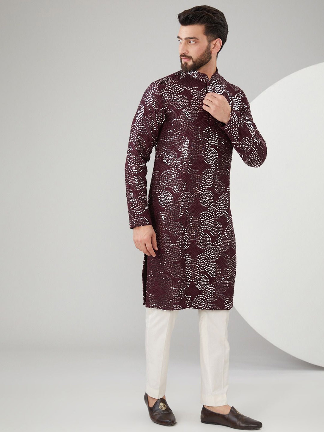 KASBAH CLOTHING NISHCHAIY SAJDEH Geometric Embroidered Mandarin Collar Georgette Kurta, Maroon
KASBAH CLOTHING NISHCHAIY SAJDEH Geometric Embroidered Mandarin Collar Georgette Kurta, Maroon