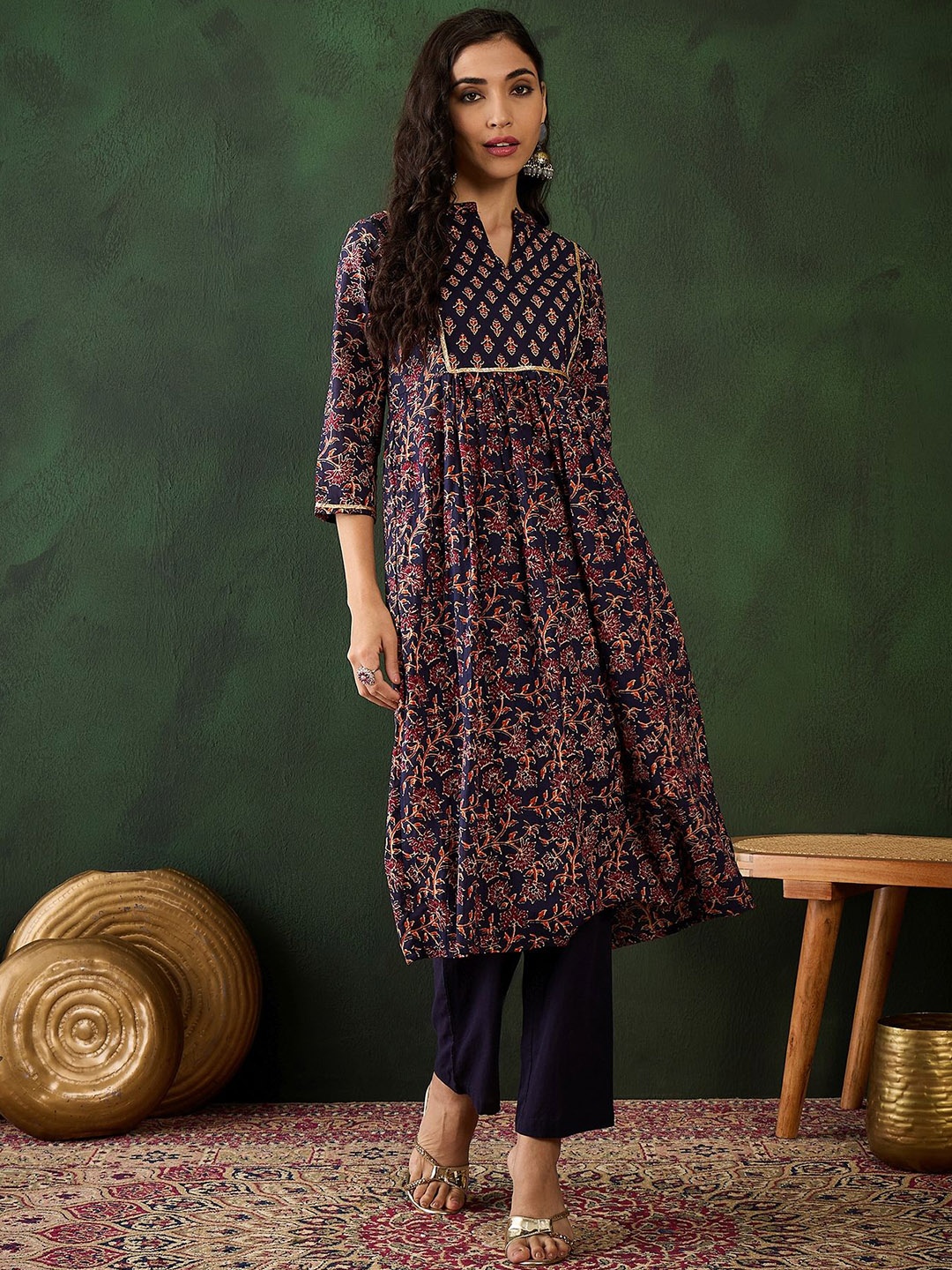 Sangria Navy Blue Kalamkari Printed Mandarin Collar Pure Cotton Straight Kurta & Trouser
Sangria Navy Blue Kalamkari Printed Mandarin Collar Pure Cotton Straight Kurta & Trouser