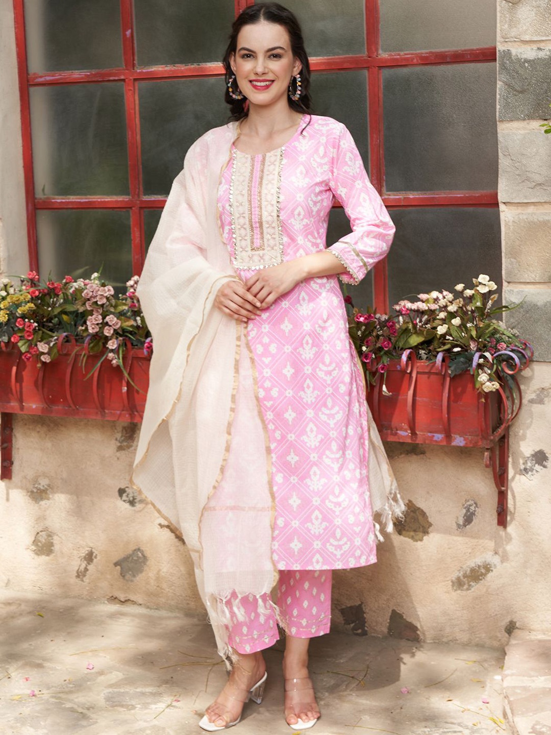 BANDIA Printed Regular Gotta Patti Pure Cotton Straight Kurta with Trousers & Dupatta, Pink
BANDIA Printed Regular Gotta Patti Pure Cotton Straight Kurta with Trousers & Dupatta, Pink