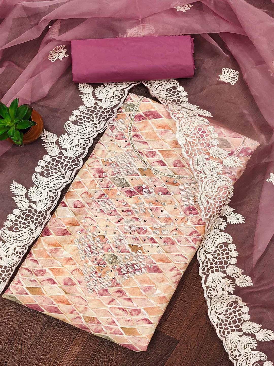 Peachmode Geometric Printed Beads & Stones Pure Cotton Unstitched Dress Material, Pink
Peachmode Geometric Printed Beads & Stones Pure Cotton Unstitched Dress Material, Pink