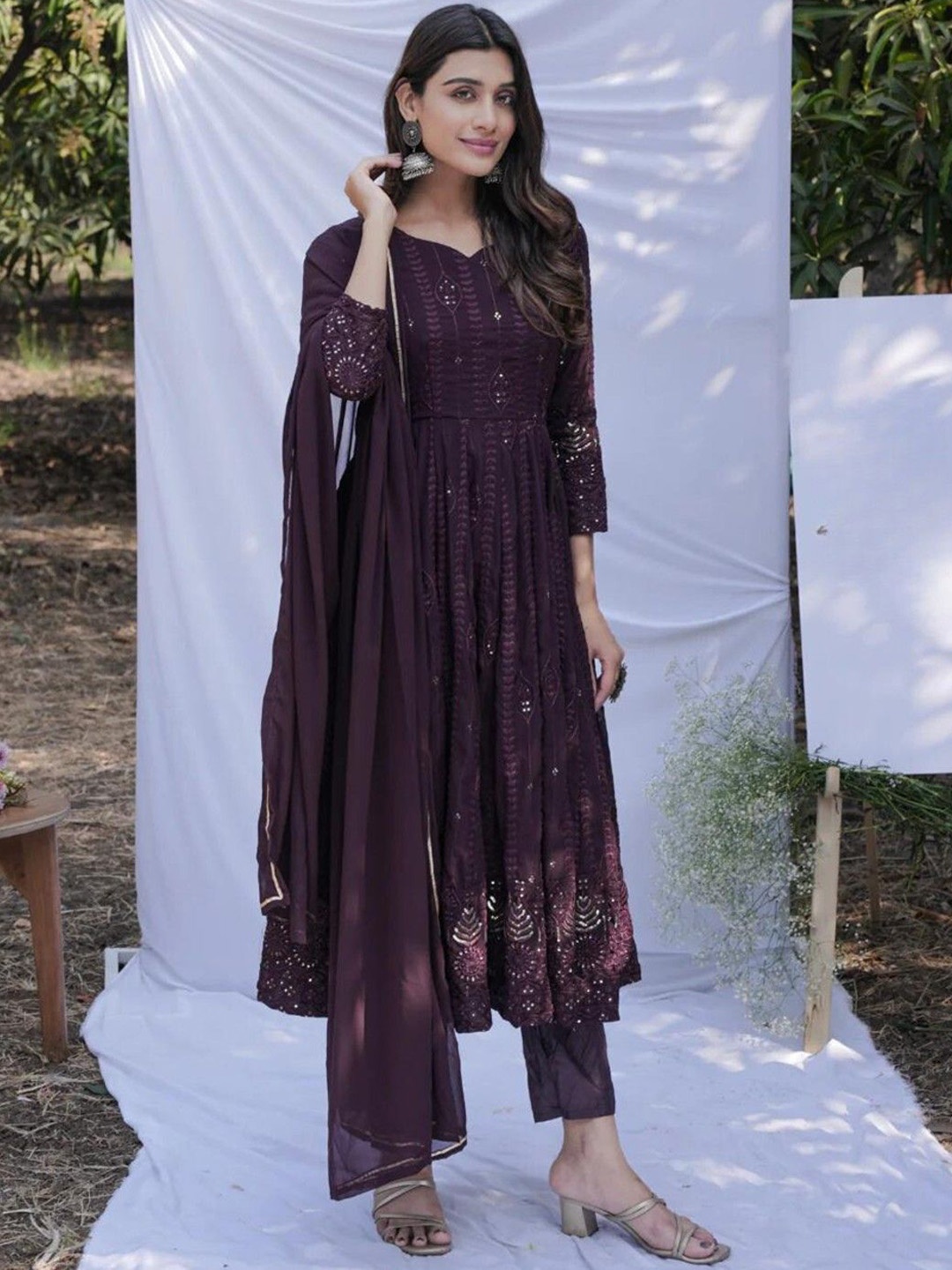 Emaira Ethnic Motifs Embroidered Anarkali Sequinned Kurta with Trousers & Dupatta, Coffee brown
Emaira Ethnic Motifs Embroidered Anarkali Sequinned Kurta with Trousers & Dupatta, Coffee brown