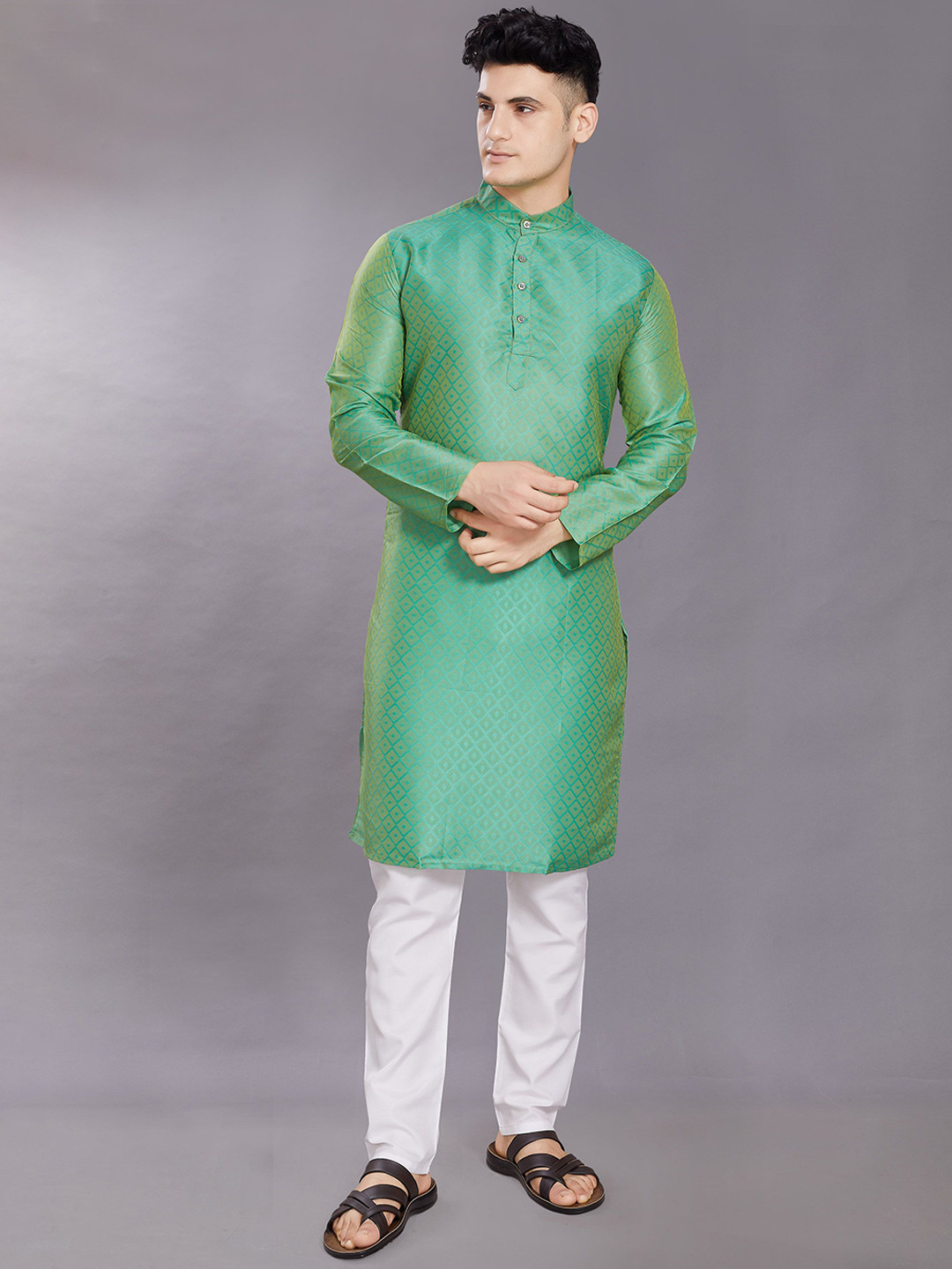 DIVISIVE Geometric Woven Design Mandarin Collar Thread Work Jacquard Straight Kurta, Green
DIVISIVE Geometric Woven Design Mandarin Collar Thread Work Jacquard Straight Kurta, Green