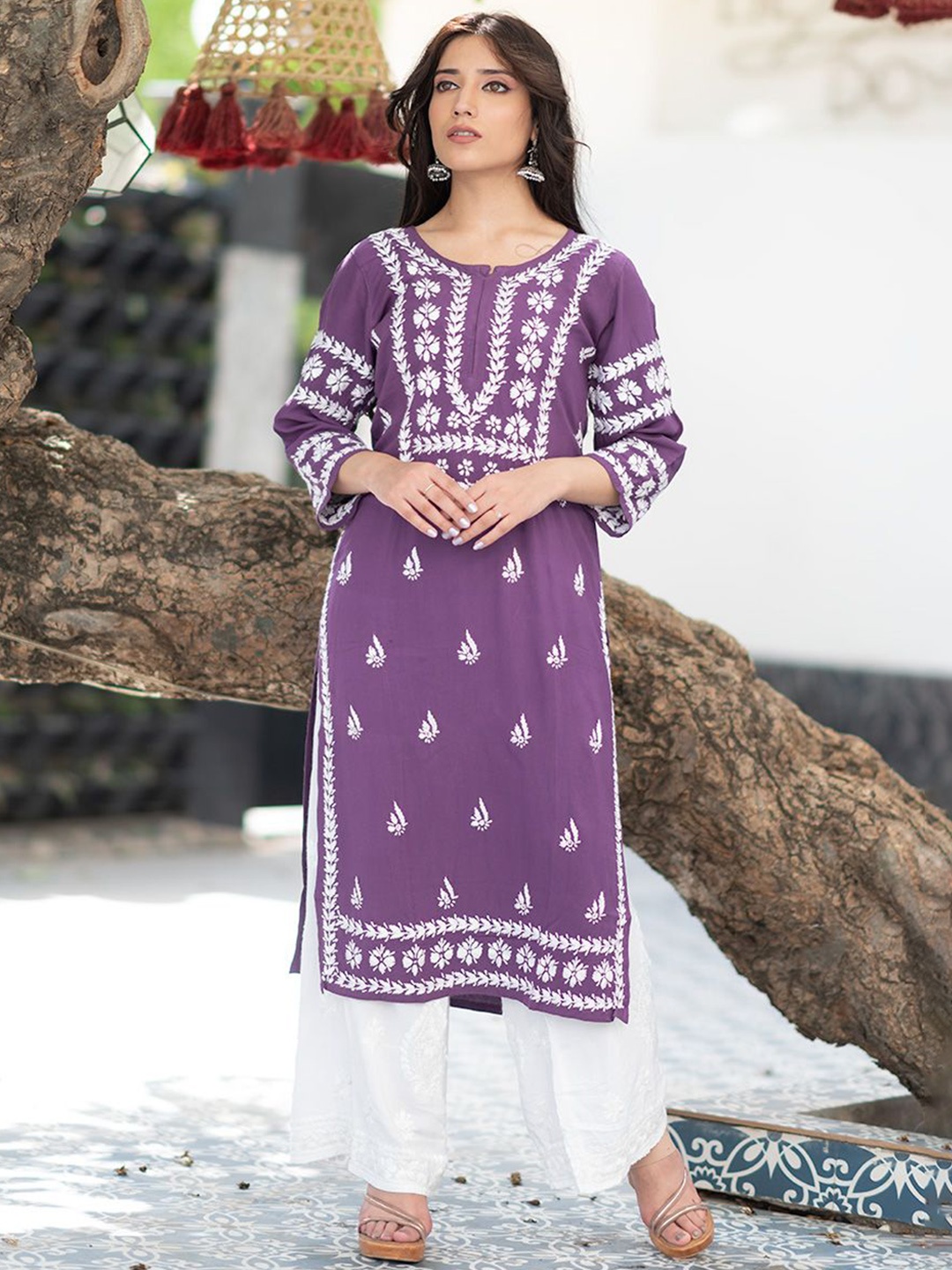 Rangreza Ethnic Floral Embroidered Chikankari Regular Cotton Handloom Straight Kurta, Purple
Rangreza Ethnic Floral Embroidered Chikankari Regular Cotton Handloom Straight Kurta, Purple