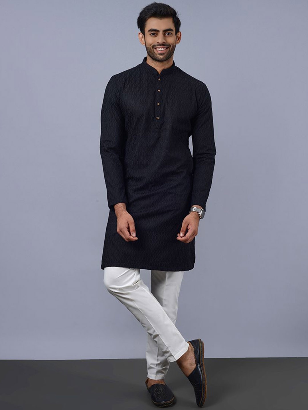 azania Floral Embroidered Thread Work Mandarin Collar Straight Kurta with Pyjamas, Black
azania Floral Embroidered Thread Work Mandarin Collar Straight Kurta with Pyjamas, Black