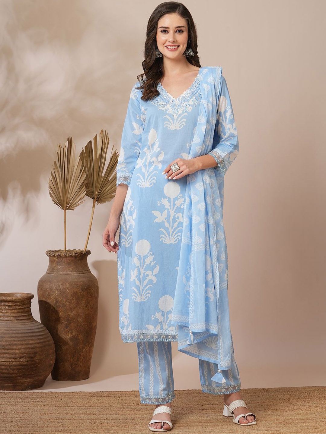 FASHOR Floral Printed Thread Work Pure Cotton Straight Kurta WIth Trousers & Dupatta, Blue
FASHOR Floral Printed Thread Work Pure Cotton Straight Kurta WIth Trousers & Dupatta, Blue