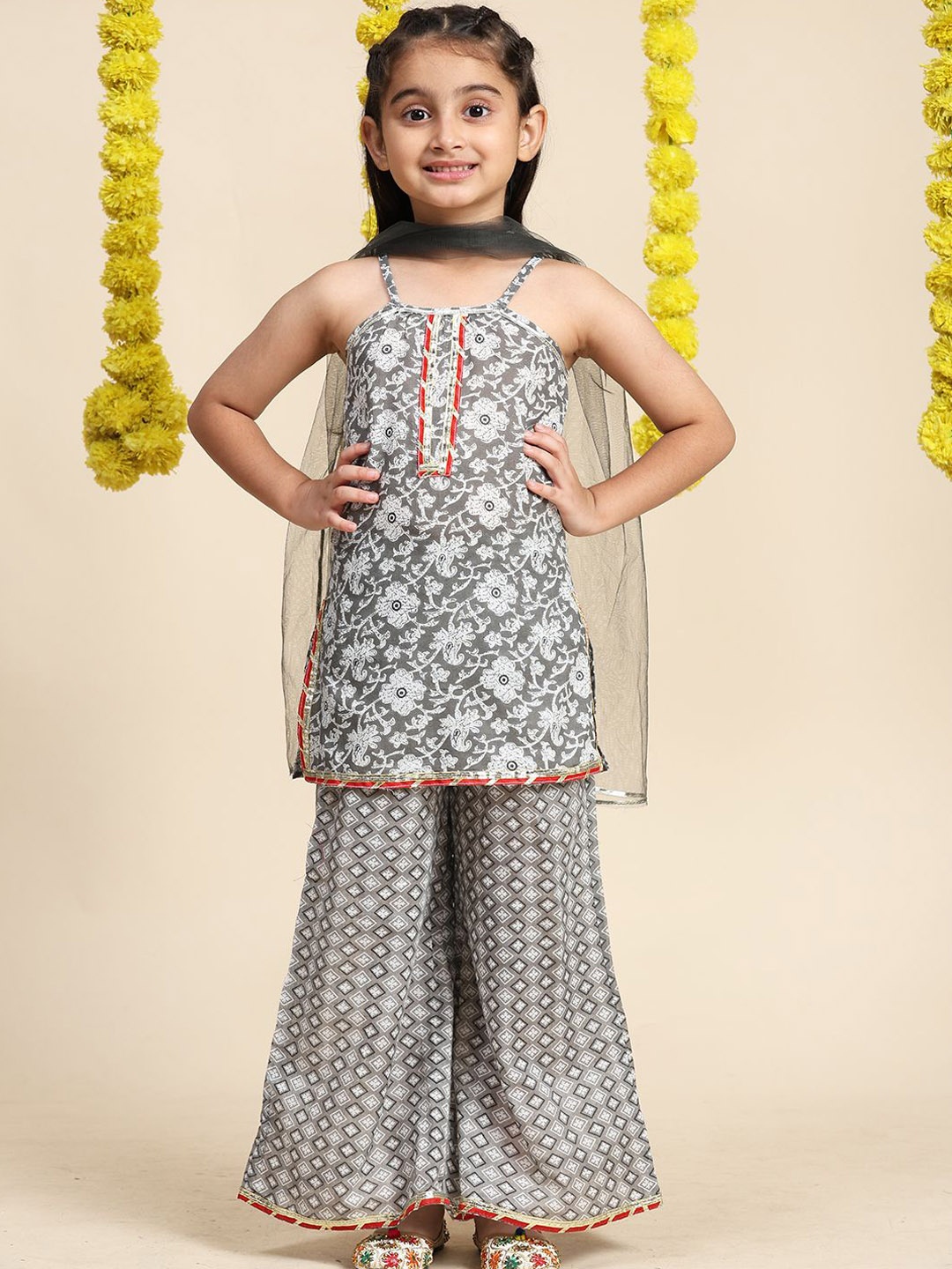 Cutiekins Girls Floral Printed Gotta Patti Straight Kurta With Palazzos & Dupatta, Grey
Cutiekins Girls Floral Printed Gotta Patti Straight Kurta With Palazzos & Dupatta, Grey