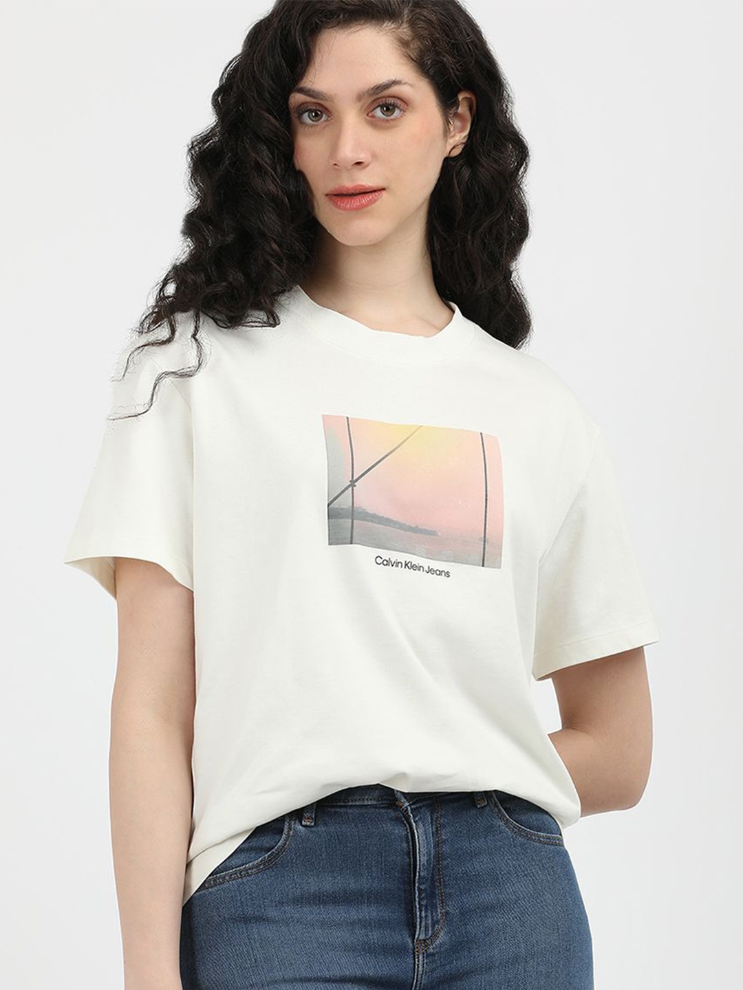 Calvin Klein Jeans Women Graphic Printed Round Neck Cotton Relaxed Fit T-Shirt, White
Calvin Klein Jeans Women Graphic Printed Round Neck Cotton Relaxed Fit T-Shirt, White