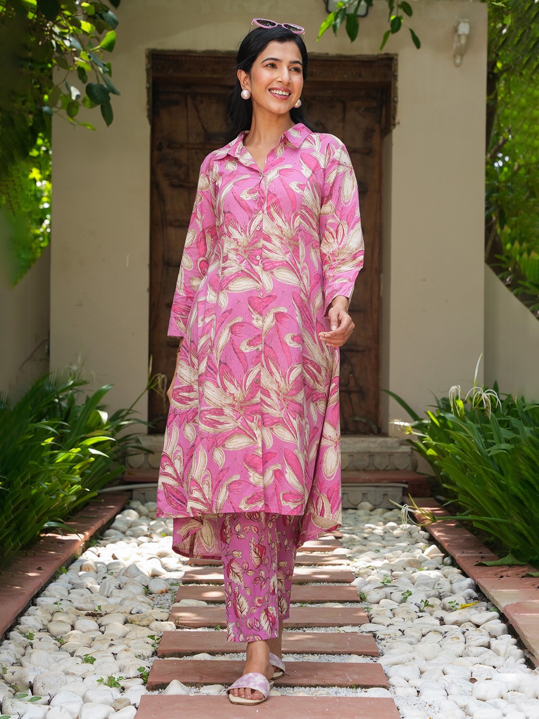 Aramya Floral Printed Shirt Collar Pure Cotton High Low A-Line Kurta With Trousers, Pink
Aramya Floral Printed Shirt Collar Pure Cotton High Low A-Line Kurta With Trousers, Pink