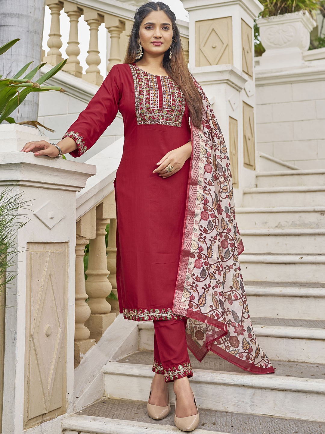 TRAHIMAM Floral Yoke Design Regular Thread Work Viscose Rayon Kurta & Trousers & Dupatta, Red
TRAHIMAM Floral Yoke Design Regular Thread Work Viscose Rayon Kurta & Trousers & Dupatta, Red
