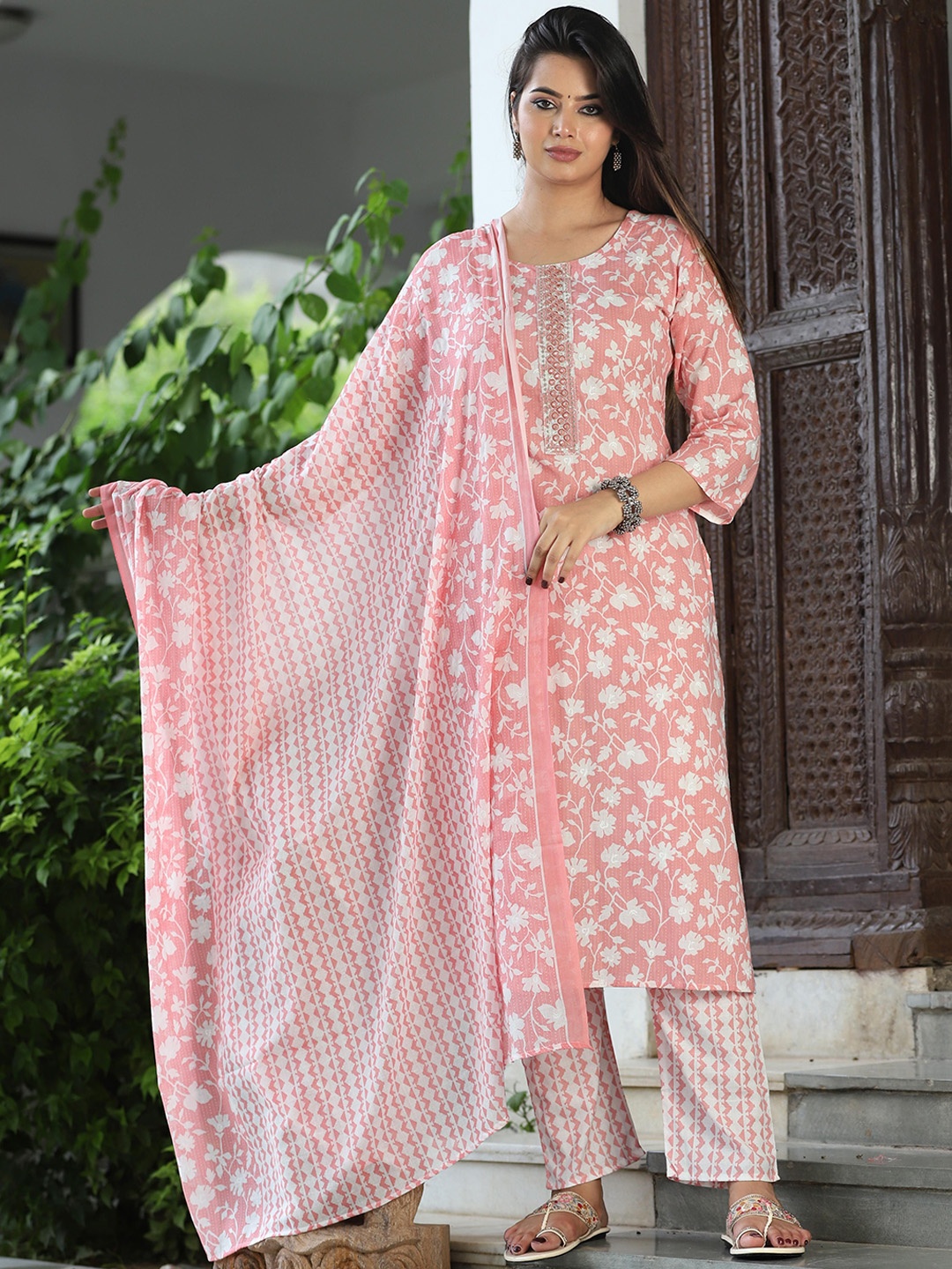 G4Girl Floral Printed Mirror Work Pure Cotton Straight Kurta With Trousers & Dupatta, Peach
G4Girl Floral Printed Mirror Work Pure Cotton Straight Kurta With Trousers & Dupatta, Peach