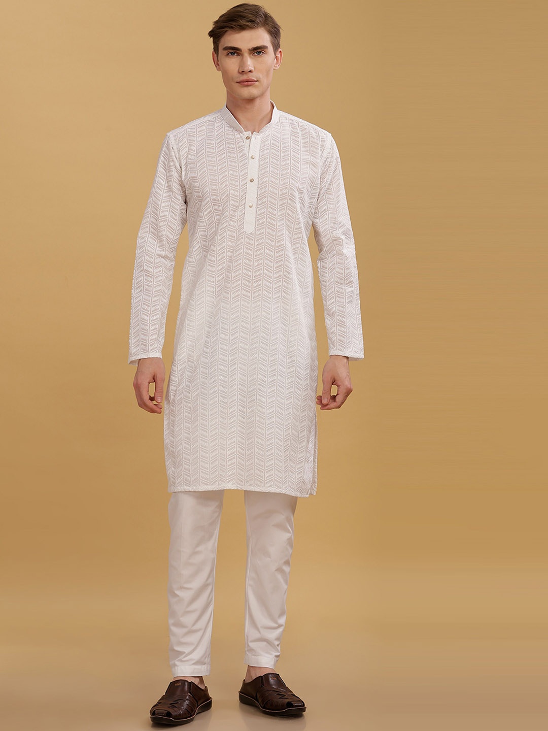 Anouk White Geometric Embroidered Thread Work Mandarin Collar Straight Pure Cotton Kurta
Anouk White Geometric Embroidered Thread Work Mandarin Collar Straight Pure Cotton Kurta