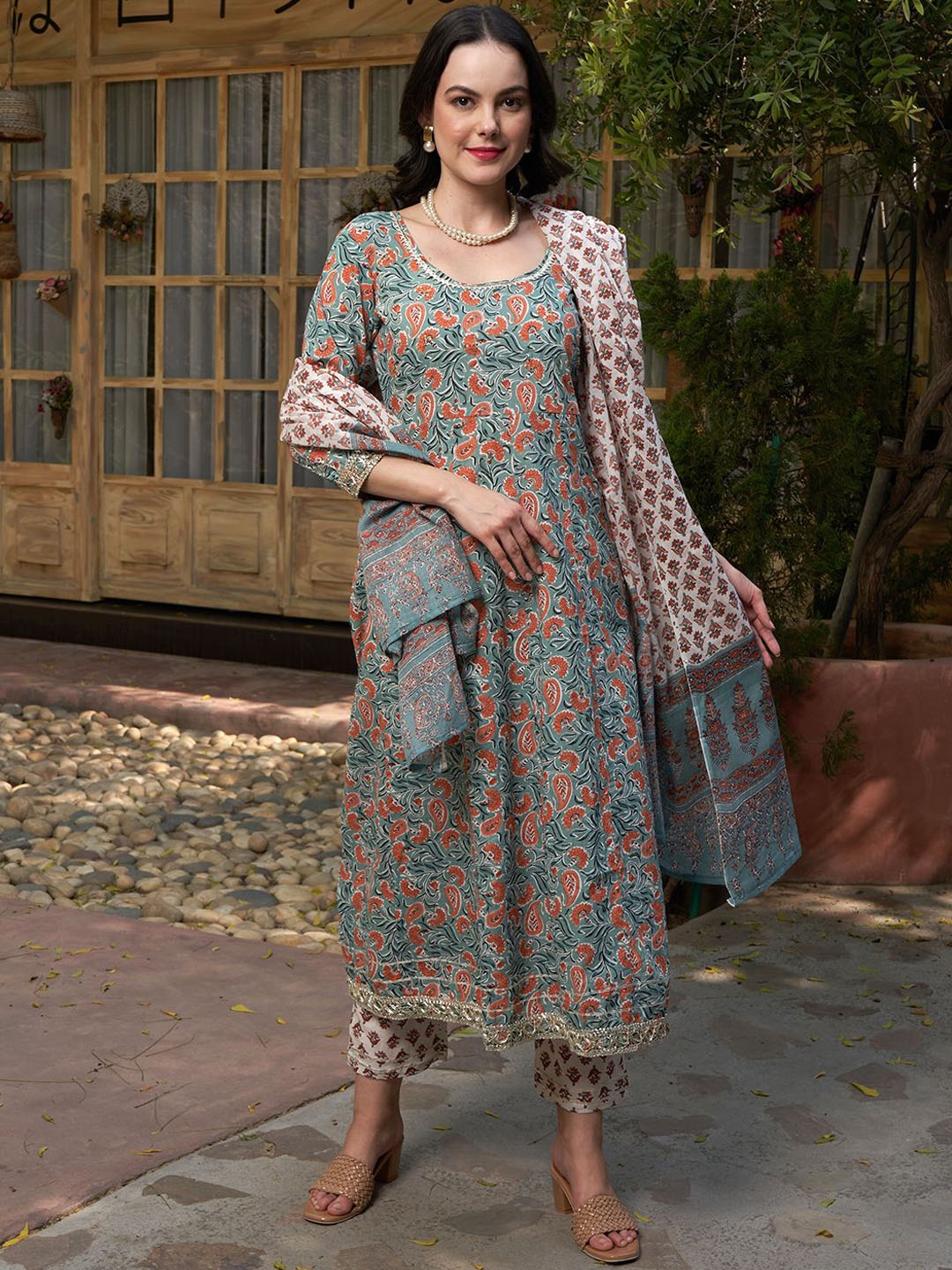 BANDIA Printed Regular Gotta Patti Pure Cotton A-Line Kurta with Trousers & Dupatta, Green
BANDIA Printed Regular Gotta Patti Pure Cotton A-Line Kurta with Trousers & Dupatta, Green