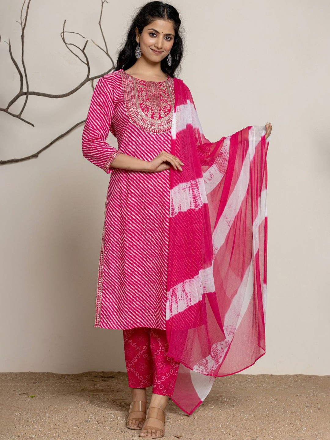 VEDANA Leheriya Printed Regular Sequinned Pure Cotton Kurta With Trousers & Dupatta, Pink
VEDANA Leheriya Printed Regular Sequinned Pure Cotton Kurta With Trousers & Dupatta, Pink