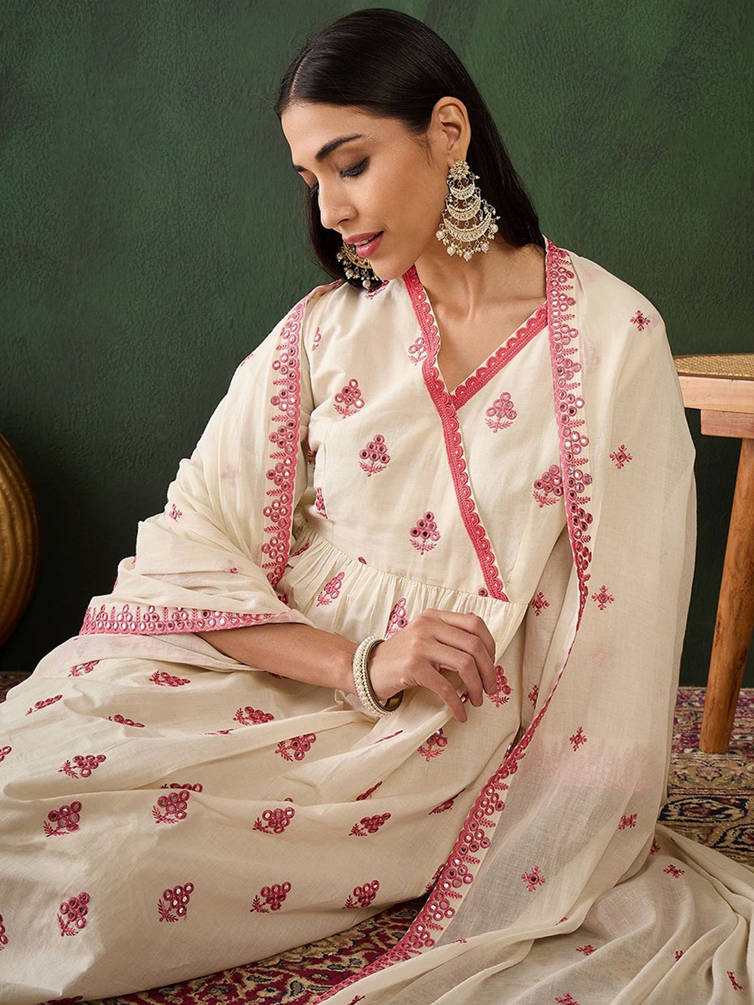 Sangria Off White Floral Embroidered Pure Cotton Mirror Work Kurta & Trouser With Dupatta
Sangria Off White Floral Embroidered Pure Cotton Mirror Work Kurta & Trouser With Dupatta