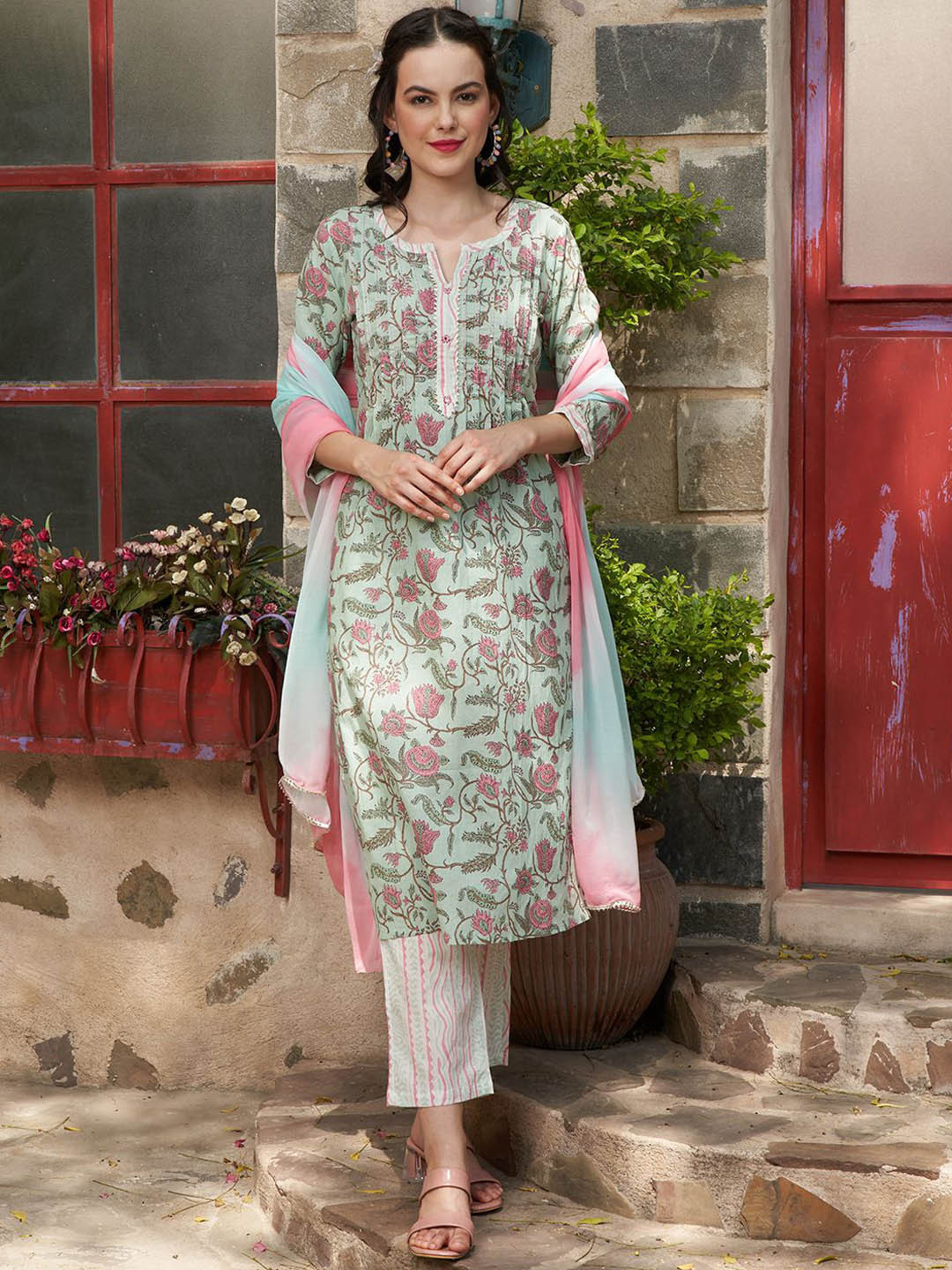 BANDIA Floral Printed Pleated Sequinned Pure Cotton Straight Kurta with Trousers & Dupatta, Sea green
BANDIA Floral Printed Pleated Sequinned Pure Cotton Straight Kurta with Trousers & Dupatta, Sea green