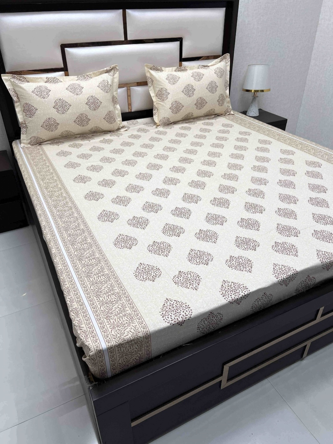 Pure Decor Royal Passion Yellow Ethnic Motifs 380 TC Queen Bedsheet with 2 Pillow Covers
Pure Decor Royal Passion Yellow Ethnic Motifs 380 TC Queen Bedsheet with 2 Pillow Covers