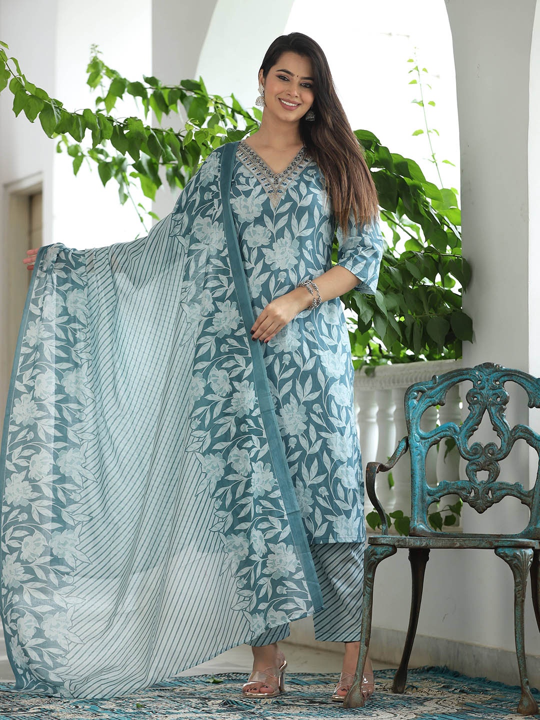 G4Girl Floral Printed Thread Work Pure Cotton Straight Kurta With Trousers & Dupatta, Turquoise blue
G4Girl Floral Printed Thread Work Pure Cotton Straight Kurta With Trousers & Dupatta, Turquoise blue