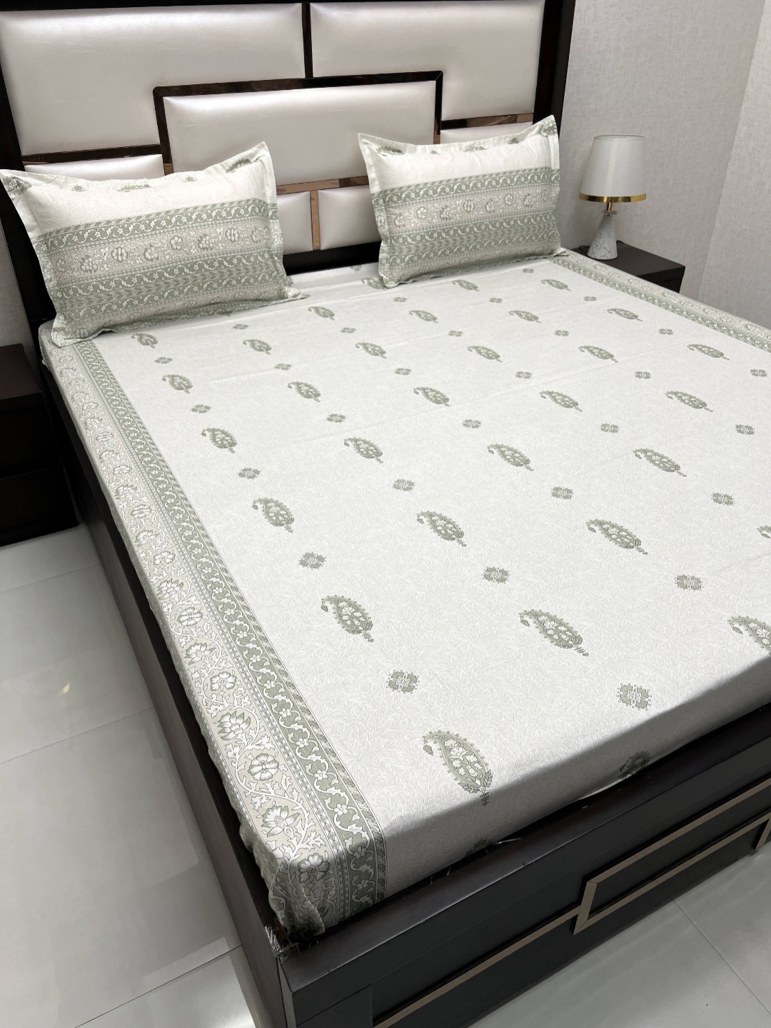 Pure Decor Royal Passion Green & White Ethnic 380 TC Queen Bedsheet With 2 Pillow Covers
Pure Decor Royal Passion Green & White Ethnic 380 TC Queen Bedsheet With 2 Pillow Covers