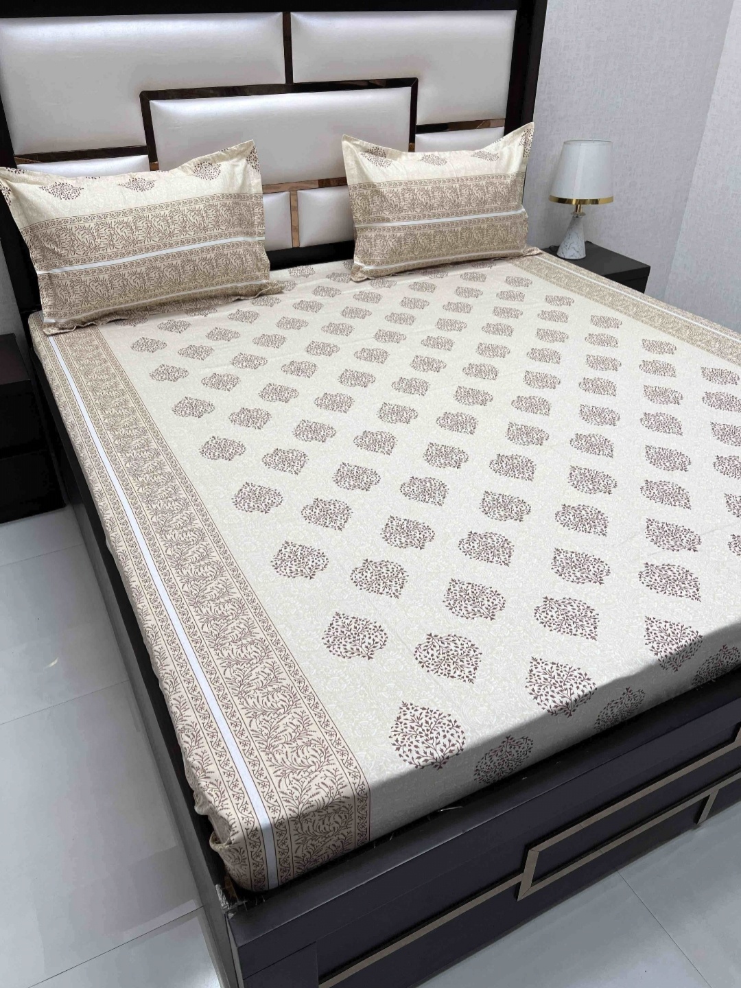 Pure Decor Royal Passion Yellow & White Ethnic 380 TC Queen Bedsheet With 2 Pillow Covers
Pure Decor Royal Passion Yellow & White Ethnic 380 TC Queen Bedsheet With 2 Pillow Covers