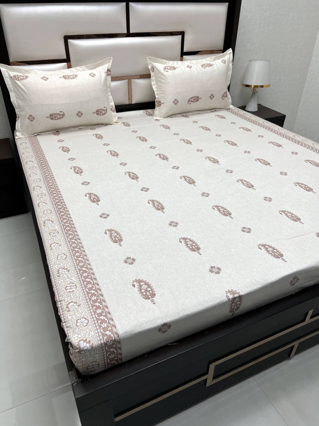 Pure Decor Royal Passion White Ethnic Motifs 350 TC Queen Bedsheet with 2 Pillow Covers, Peach
Pure Decor Royal Passion White Ethnic Motifs 350 TC Queen Bedsheet with 2 Pillow Covers, Peach