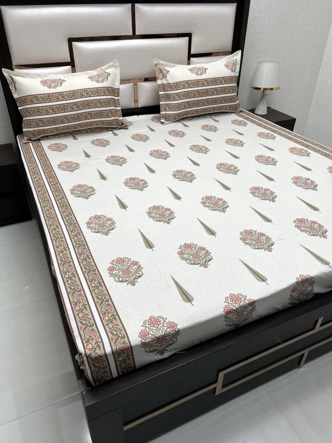Pure Decor Royal Passion Green Ethnic Motifs 350 TC Queen Bedsheet with 2 Pillow Covers
Pure Decor Royal Passion Green Ethnic Motifs 350 TC Queen Bedsheet with 2 Pillow Covers