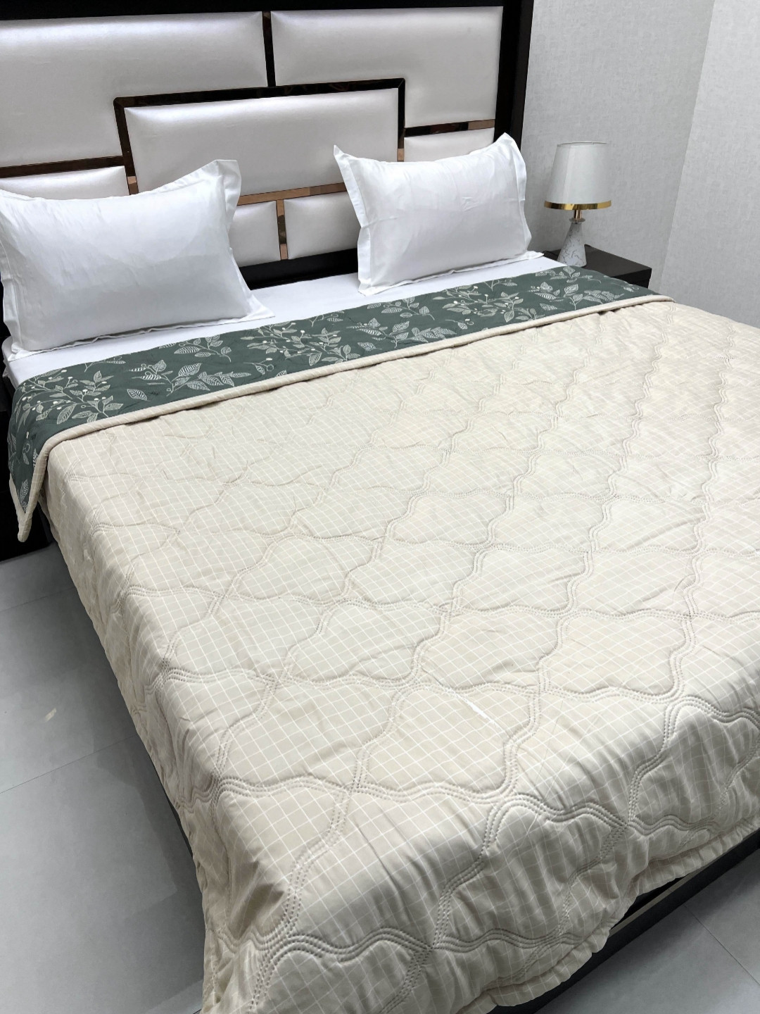 Pure Decor Doze Green & White Floral Printed 300 GSM Double Bed Reversible Comforter
Pure Decor Doze Green & White Floral Printed 300 GSM Double Bed Reversible Comforter