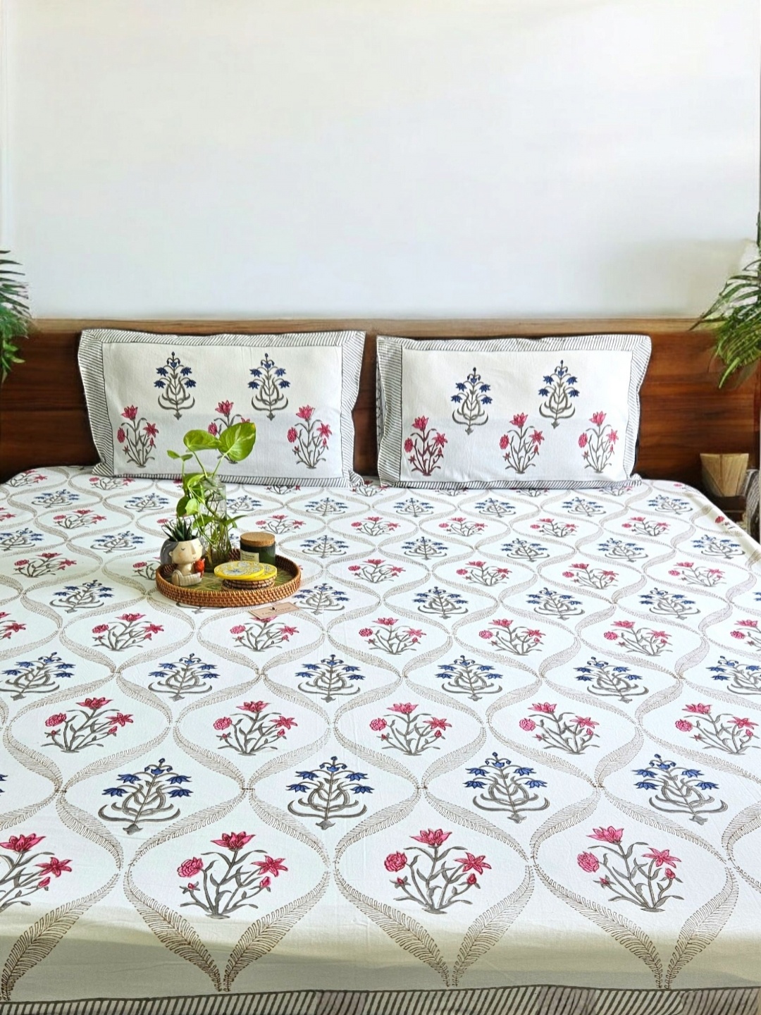 Feels Like Home Jashn Pink & White Ethnic 220 TC Cotton King Bedsheet with 2 Pillow Cover
Feels Like Home Jashn Pink & White Ethnic 220 TC Cotton King Bedsheet with 2 Pillow Cover