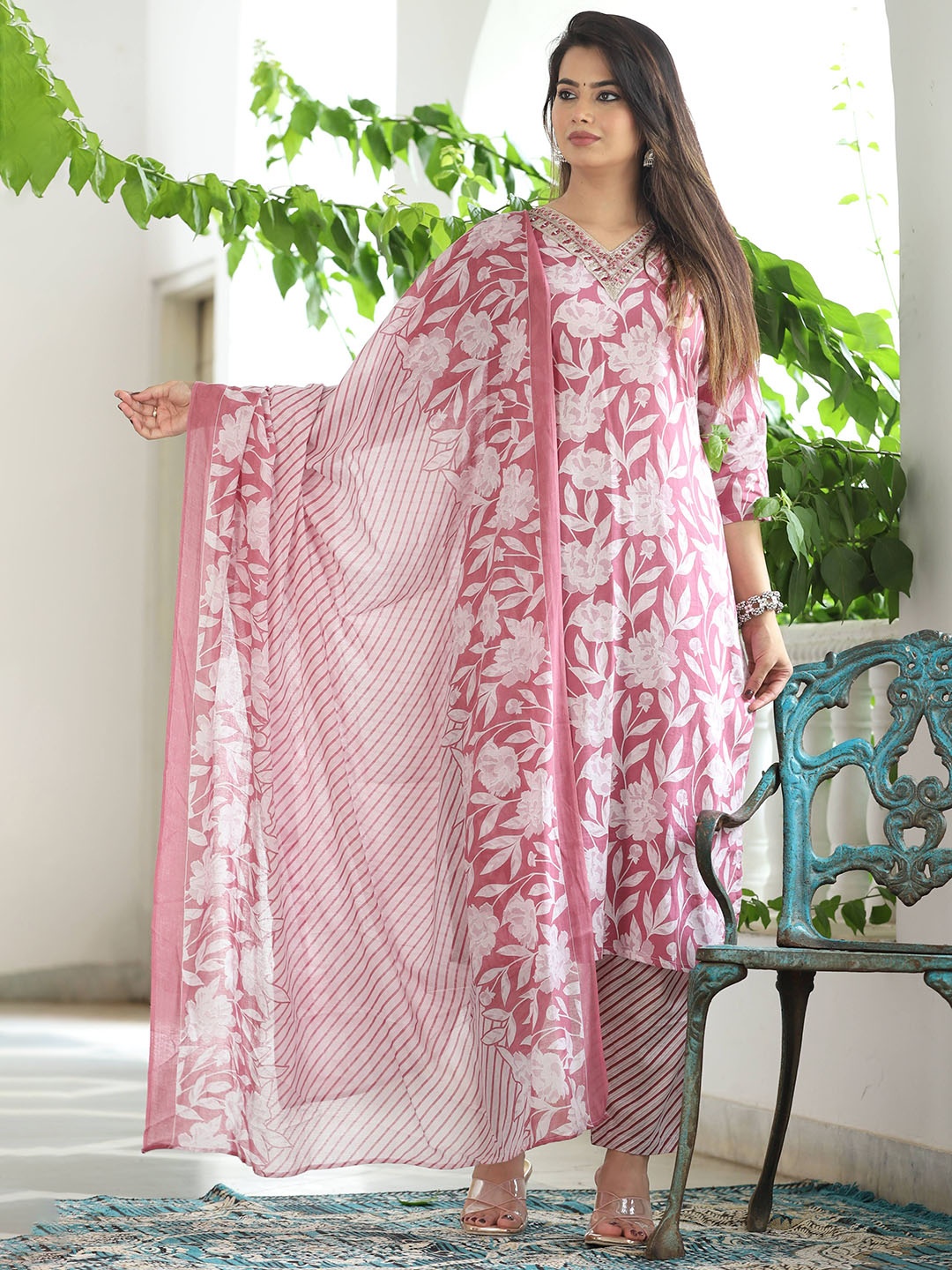 G4Girl Floral Printed V-Neck Thread Work Pure Cotton Kurta with Trousers & With Dupatta, Peach
G4Girl Floral Printed V-Neck Thread Work Pure Cotton Kurta with Trousers & With Dupatta, Peach