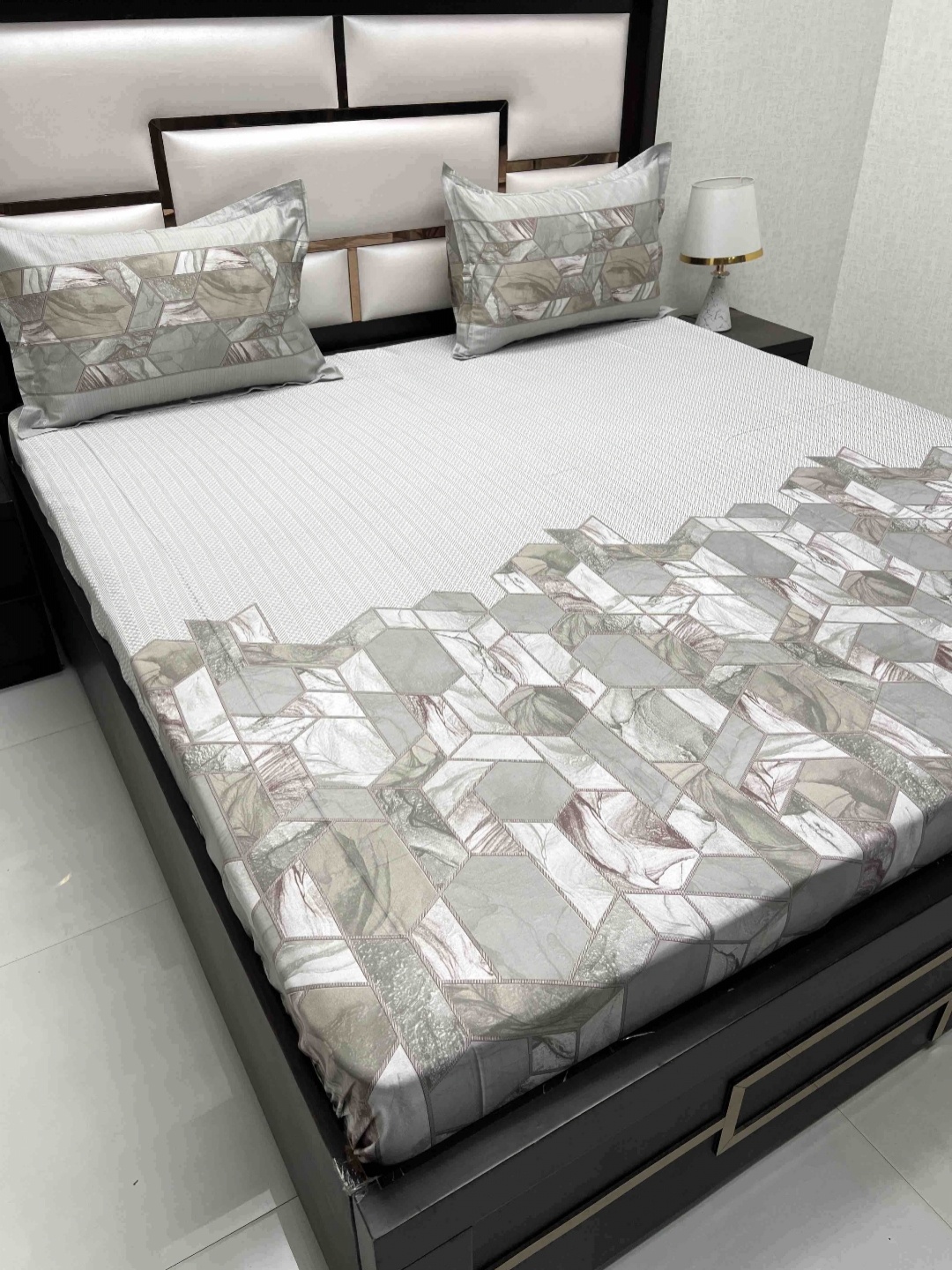 Pure Decor Royal Majestic Grey & White Geometric King Bedsheet with 2 Pillow Covers, Green
Pure Decor Royal Majestic Grey & White Geometric King Bedsheet with 2 Pillow Covers, Green