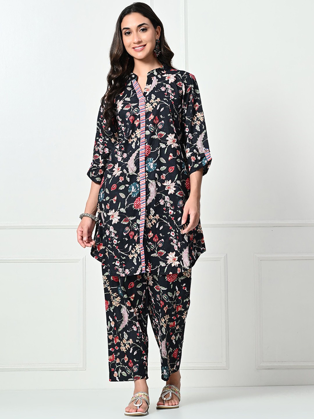 Laado - Pamper Yourself Floral Printed Regular Pure Cotton Tunic with Palazzos, Black
Laado - Pamper Yourself Floral Printed Regular Pure Cotton Tunic with Palazzos, Black