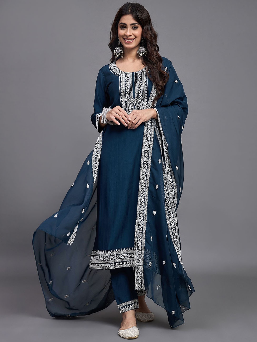 KLOSIA Ethnic Motifs Embroidered Sequinned Pure Silk Straight Kurta With Trouser & Dupatta, Navy blue
KLOSIA Ethnic Motifs Embroidered Sequinned Pure Silk Straight Kurta With Trouser & Dupatta, Navy blue