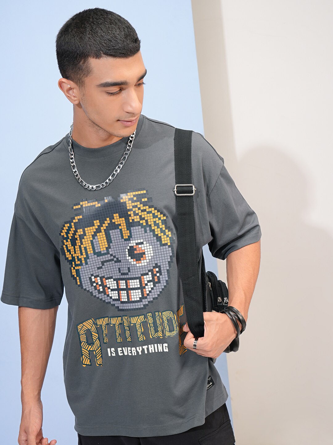 HIGHLANDER Round Neck Drop Shoulder Sleeves Graphic Printed Cotton Oversized T-shirt, Grey
HIGHLANDER Round Neck Drop Shoulder Sleeves Graphic Printed Cotton Oversized T-shirt, Grey