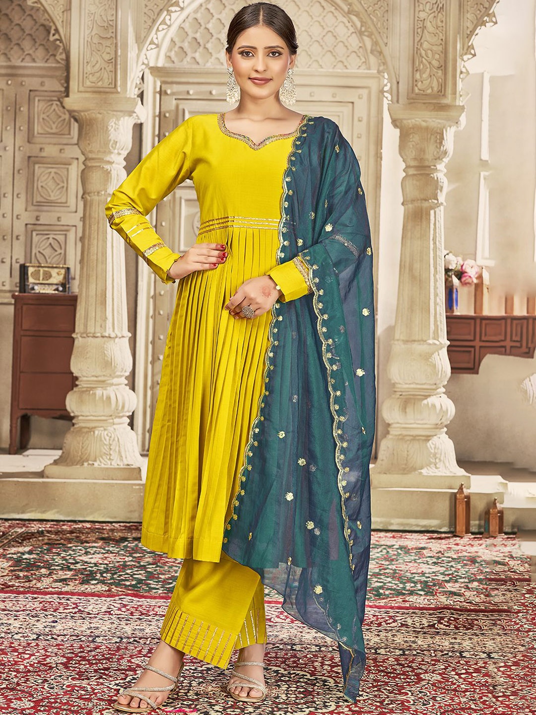 Curvy Lane Women Yoke Design Empire Gotta Patti Kurta with Trousers & With Dupatta, Yellow
Curvy Lane Women Yoke Design Empire Gotta Patti Kurta with Trousers & With Dupatta, Yellow