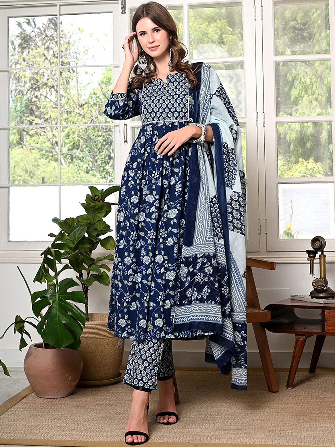 Chandbaali Women Floral Printed Regular Gotta Patti Pure Cotton Kurta with Trousers & With Dupatta, Blue
Chandbaali Women Floral Printed Regular Gotta Patti Pure Cotton Kurta with Trousers & With Dupatta, Blue