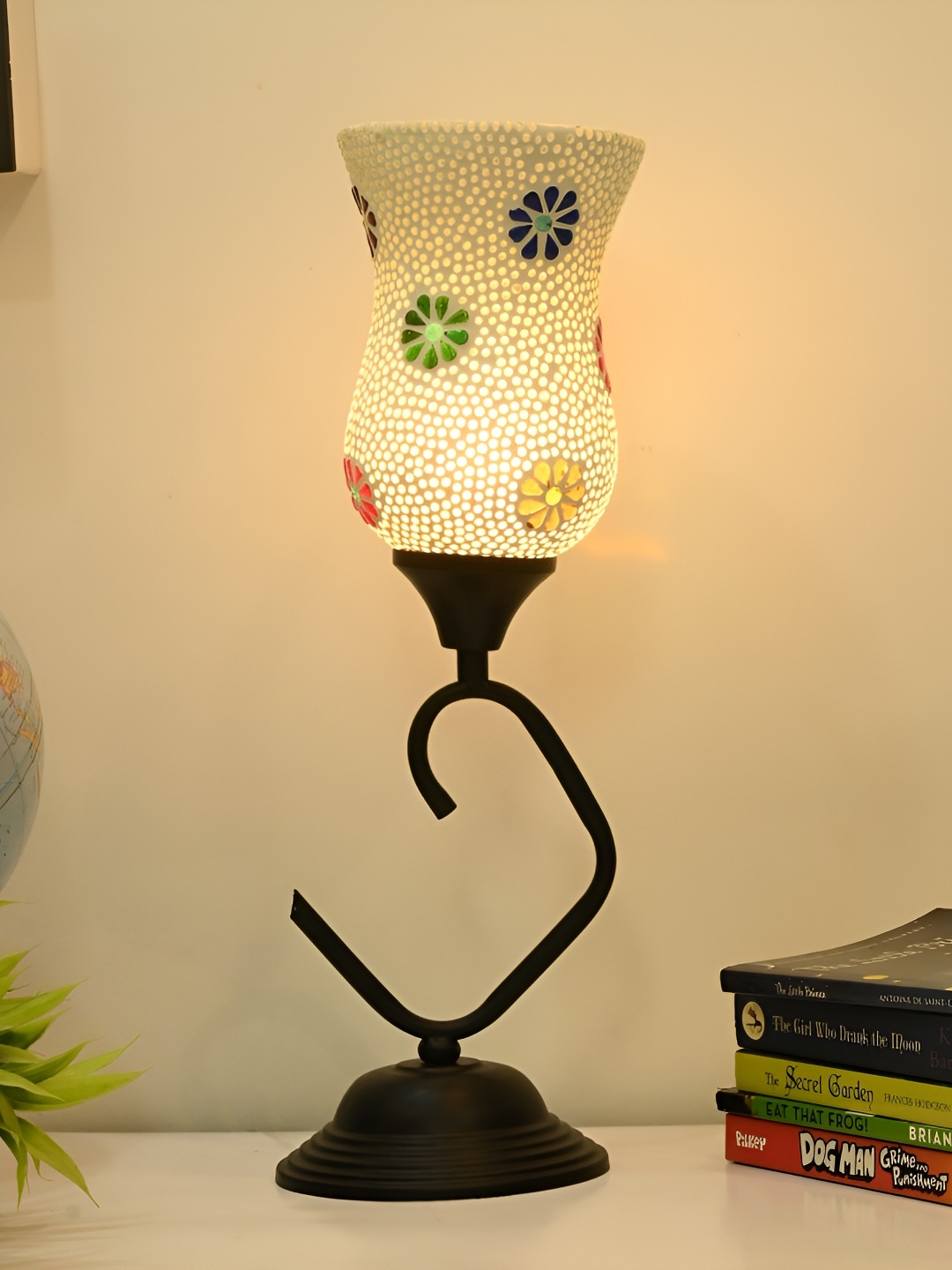 Afast Black & White Textured Traditional Bell Shaped Glass Table Lamp With Adjustable Cord
Afast Black & White Textured Traditional Bell Shaped Glass Table Lamp With Adjustable Cord