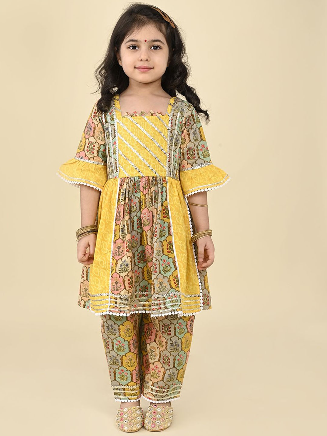 LIL PITAARA Girls Floral Printed Gotta Patti Pure Cotton Straight Kurti With Patiala, Yellow
LIL PITAARA Girls Floral Printed Gotta Patti Pure Cotton Straight Kurti With Patiala, Yellow
