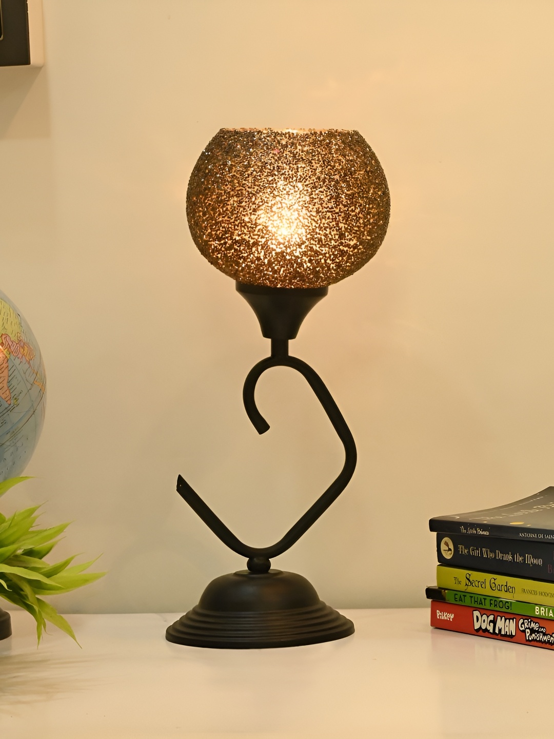 Afast Grey & Black Textured Traditional Semi Sphere Glass Table Lamp With Adjustable Cord
Afast Grey & Black Textured Traditional Semi Sphere Glass Table Lamp With Adjustable Cord
