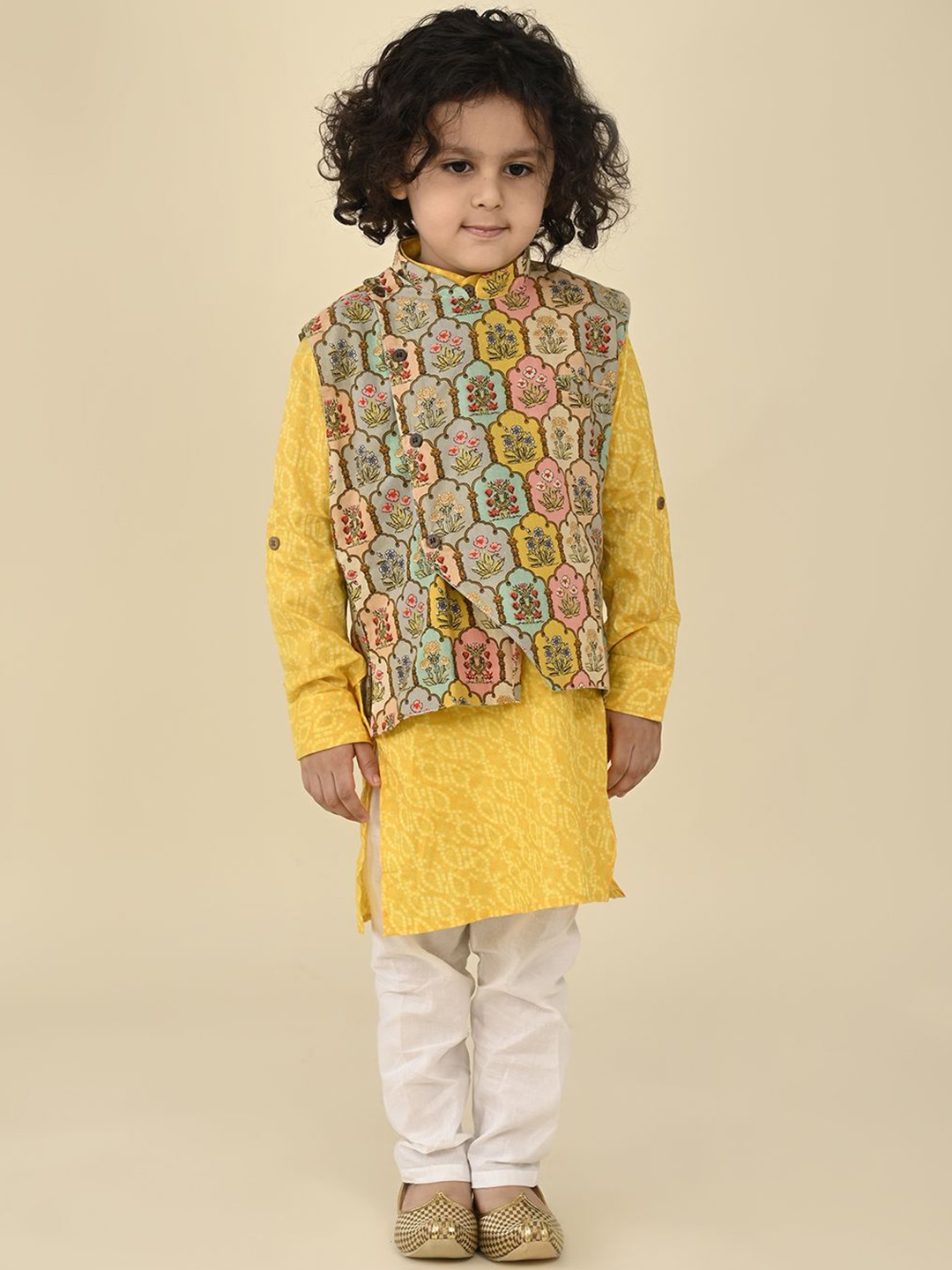 LIL PITAARA Boys Ethnic Motifs Printed Pure Cotton Kurta With Pyjamas & Nehru Jacket, Yellow
LIL PITAARA Boys Ethnic Motifs Printed Pure Cotton Kurta With Pyjamas & Nehru Jacket, Yellow