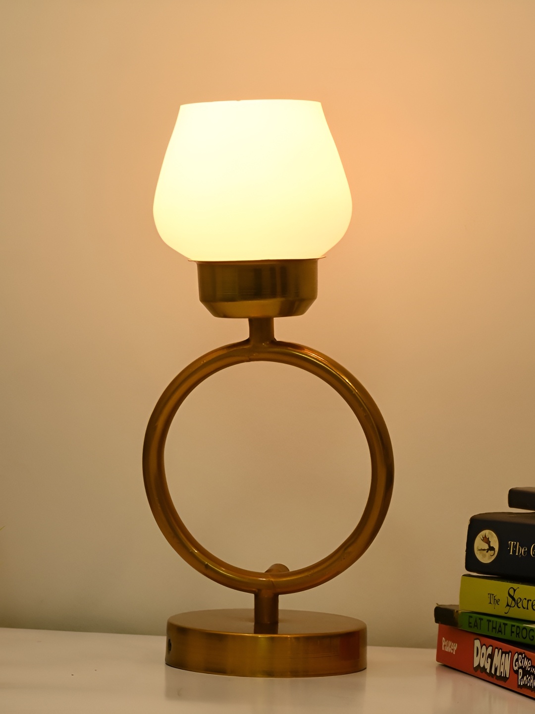 Afast White & Gold Toned Traditional Bell Shaped Glass Table Lamp With Adjustable Cord
Afast White & Gold Toned Traditional Bell Shaped Glass Table Lamp With Adjustable Cord