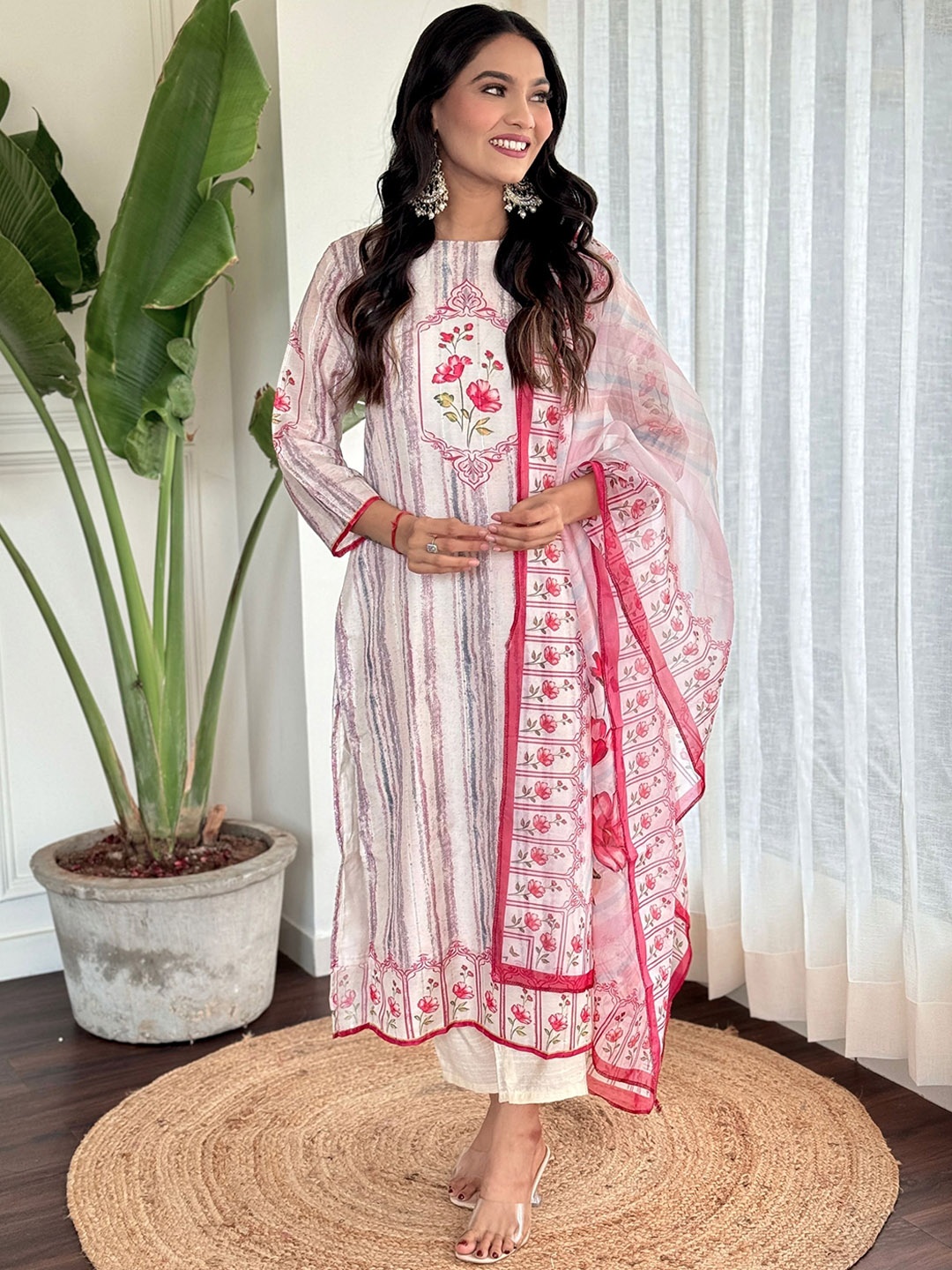 KALINI Floral Printed Regular Thread Work Straight Kurta with Trousers & Dupatta, White
KALINI Floral Printed Regular Thread Work Straight Kurta with Trousers & Dupatta, White