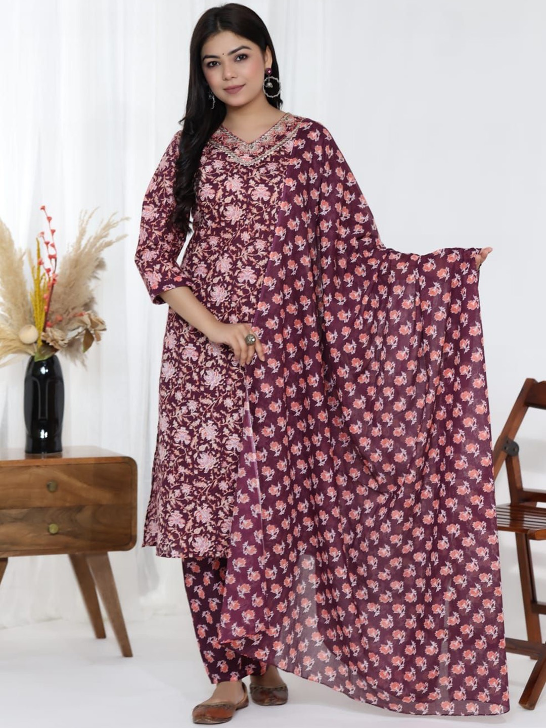 MILAAV Women Floral Printed Regular Kurti with Trousers & With Dupatta, Maroon
MILAAV Women Floral Printed Regular Kurti with Trousers & With Dupatta, Maroon