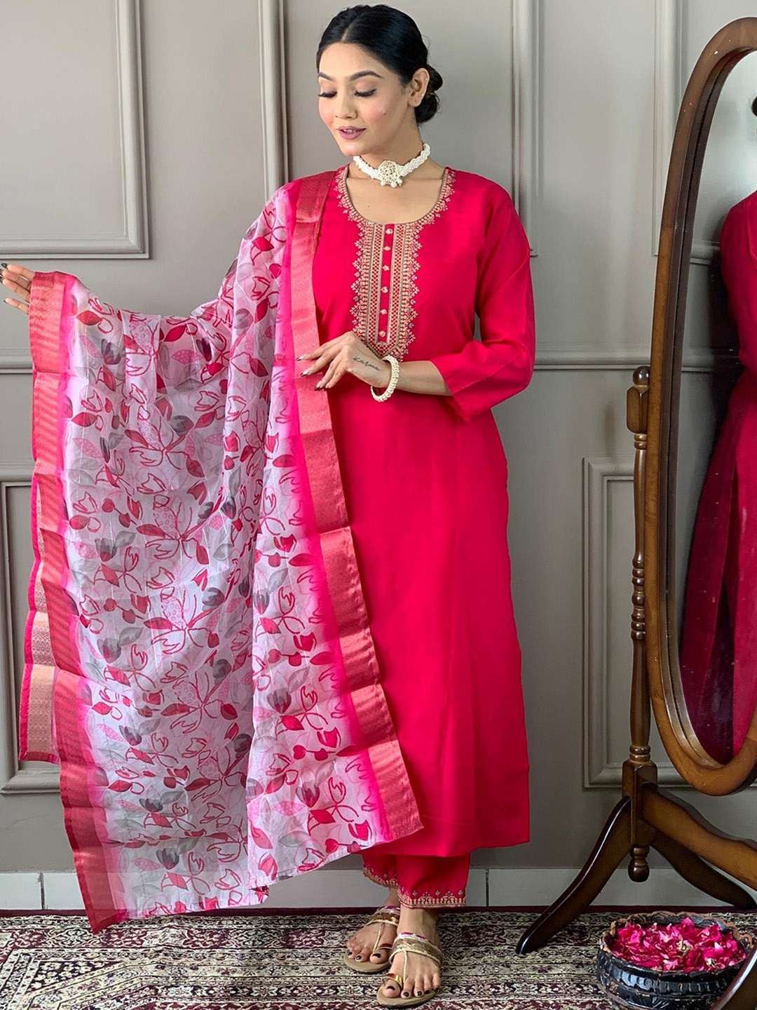 THE52 Yoke Design Gotta Patti Chanderi Silk Straight Kurta with Trousers & With Dupatta, Red
THE52 Yoke Design Gotta Patti Chanderi Silk Straight Kurta with Trousers & With Dupatta, Red