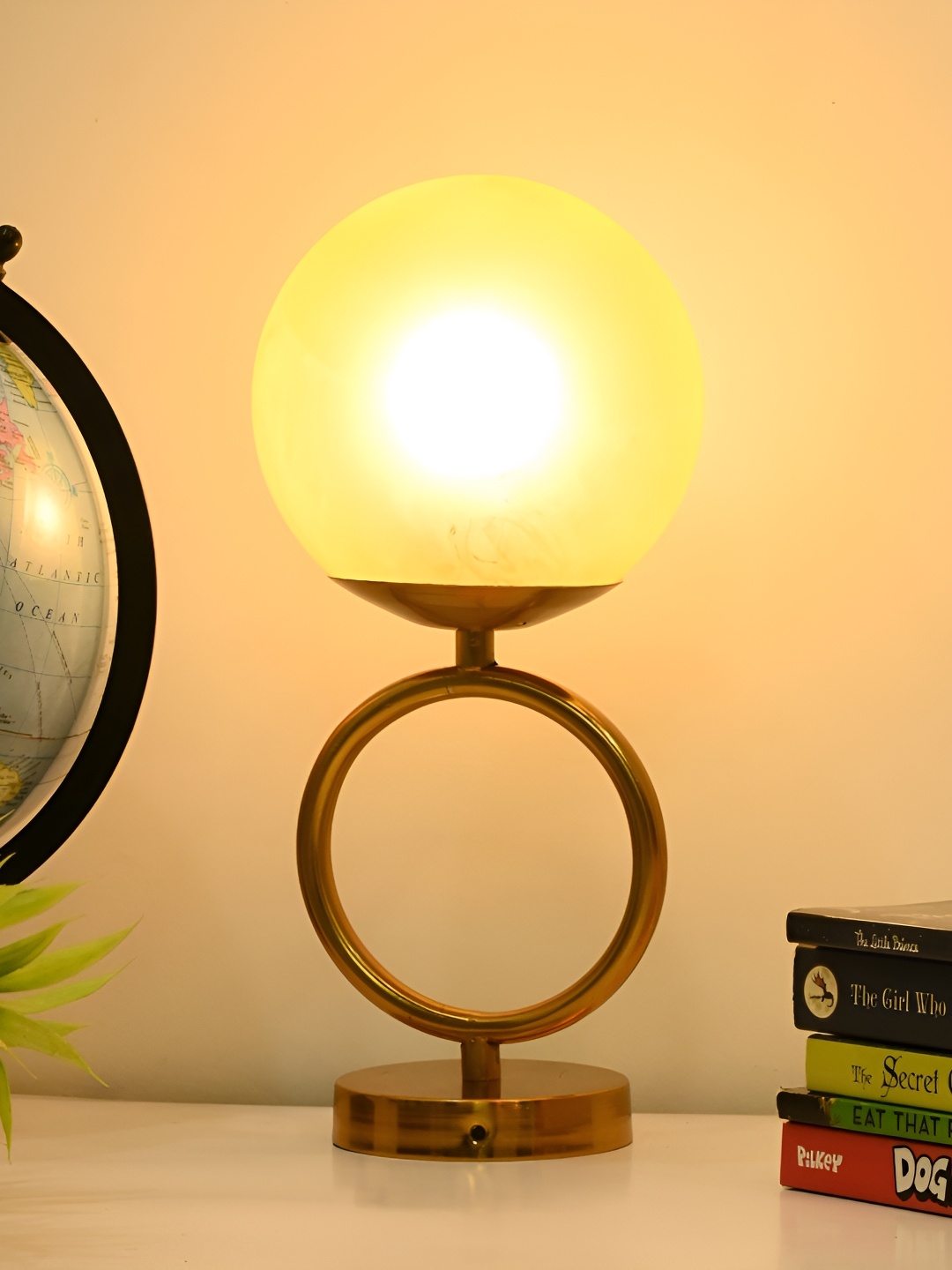Afast Yellow & Gold Toned Traditional Spherical Glass Table Lamp With Adjustable Cord
Afast Yellow & Gold Toned Traditional Spherical Glass Table Lamp With Adjustable Cord