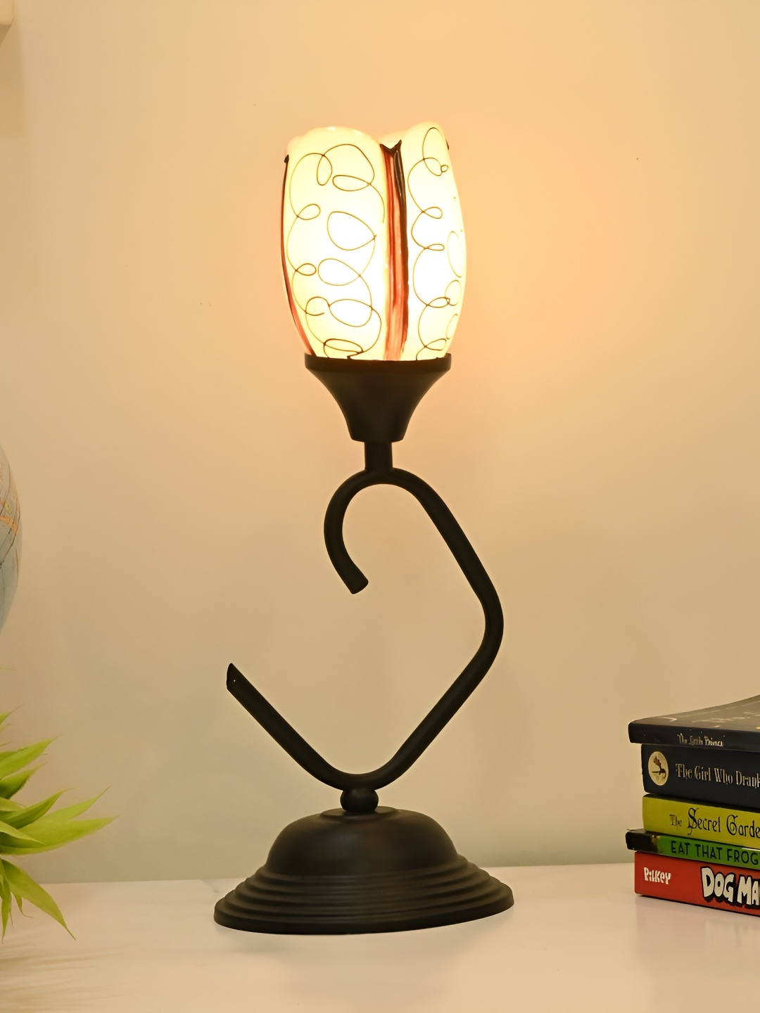 Afast White & Black Printed Traditional Bell Shaped Glass Table Lamp With Adjustable Cord
Afast White & Black Printed Traditional Bell Shaped Glass Table Lamp With Adjustable Cord