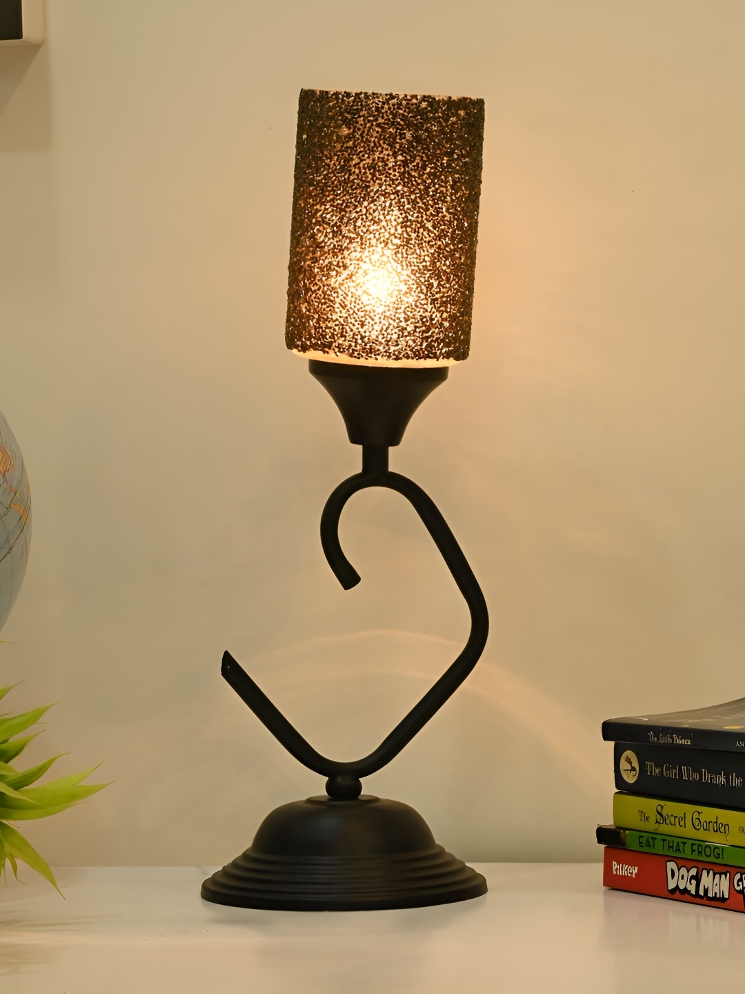 Afast Grey & Black Textured Traditional Cylindrical Glass Table Lamp With Adjustable Cord
Afast Grey & Black Textured Traditional Cylindrical Glass Table Lamp With Adjustable Cord