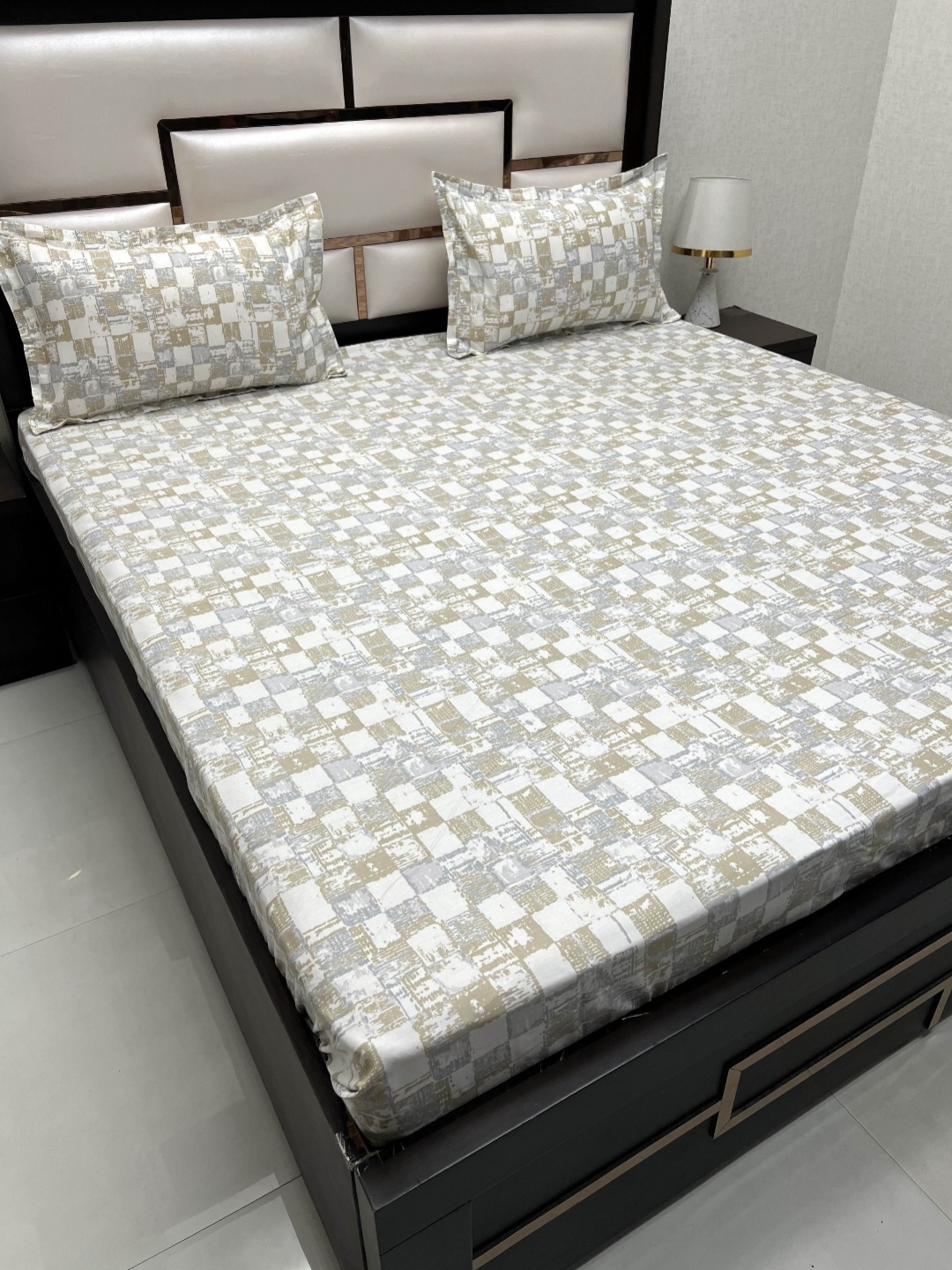 Pure Decor Royal Passion Grey Abstract 400 TC Pure Cotton Queen Bedsheet & 2 Pillow Covers
Pure Decor Royal Passion Grey Abstract 400 TC Pure Cotton Queen Bedsheet & 2 Pillow Covers